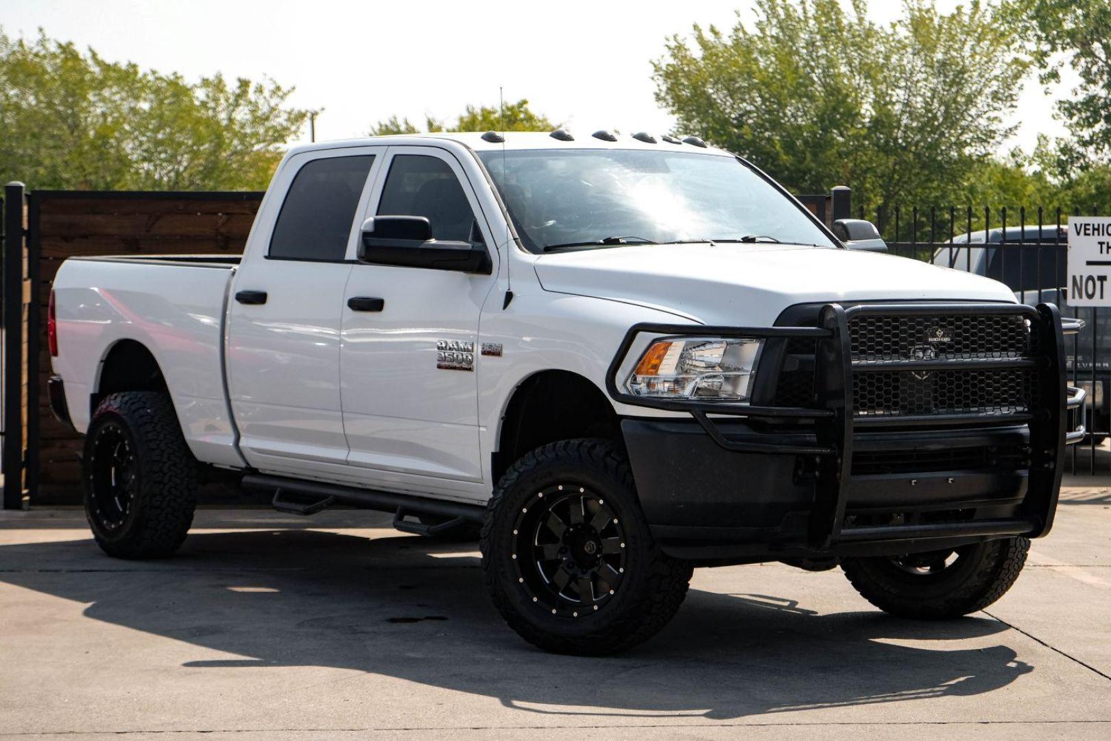 2016 WHITE RAM 3500 Tradesman Crew Cab 4WD (3C63R3CJXGG) with an 6.4L V8 OHV 16V engine, 6-Speed Automatic transmission, located at 2401 E Main St., Grand Prairie, TX, 75050, (972) 262-4440, 32.748981, -96.969643 - Photo#3