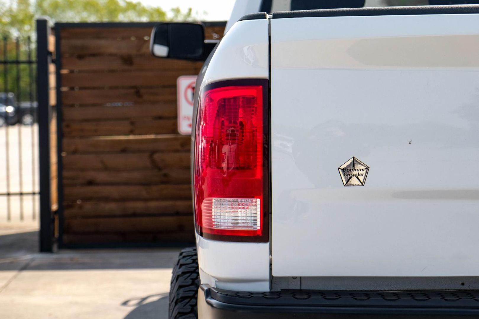 2016 WHITE RAM 3500 Tradesman Crew Cab 4WD (3C63R3CJXGG) with an 6.4L V8 OHV 16V engine, 6-Speed Automatic transmission, located at 2401 E Main St., Grand Prairie, TX, 75050, (972) 262-4440, 32.748981, -96.969643 - Photo#42