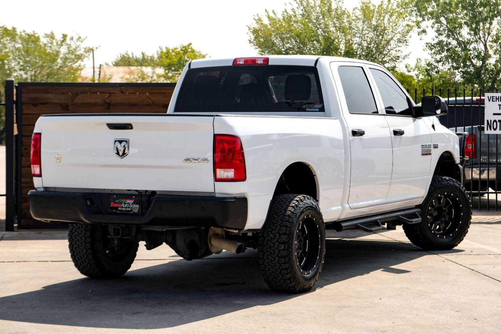 2016 WHITE RAM 3500 Tradesman Crew Cab 4WD (3C63R3CJXGG) with an 6.4L V8 OHV 16V engine, 6-Speed Automatic transmission, located at 2401 E Main St., Grand Prairie, TX, 75050, (972) 262-4440, 32.748981, -96.969643 - Photo#5