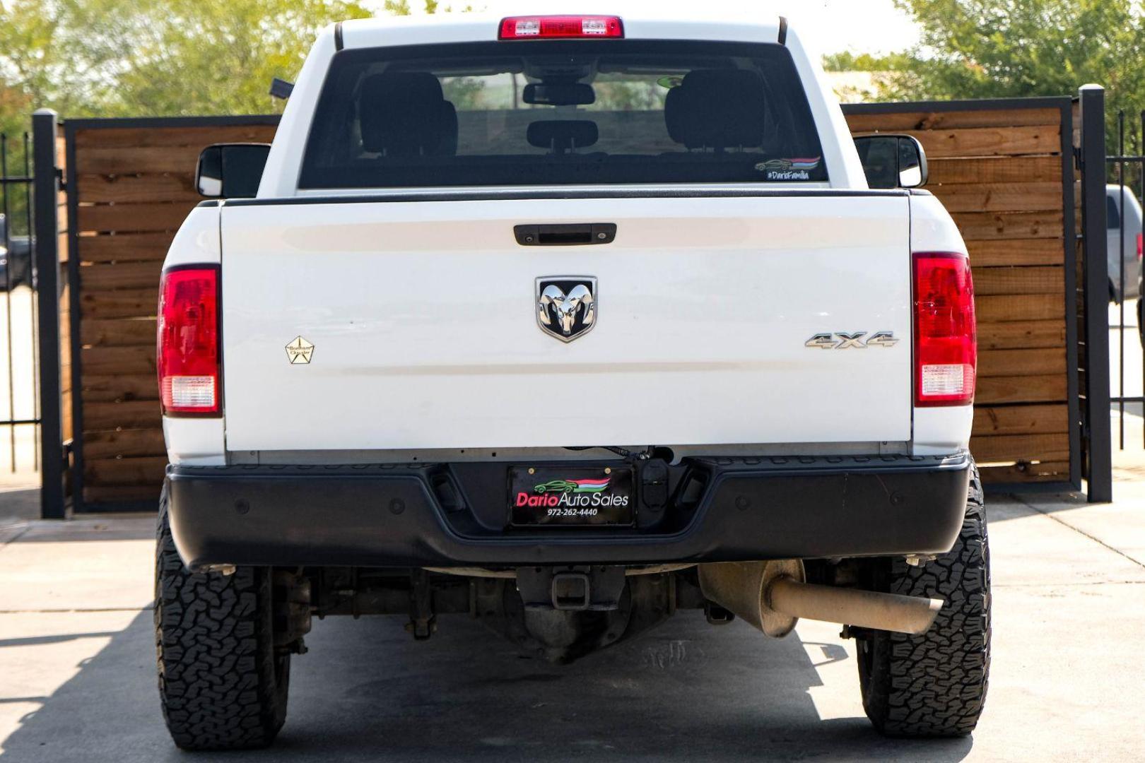 2016 WHITE RAM 3500 Tradesman Crew Cab 4WD (3C63R3CJXGG) with an 6.4L V8 OHV 16V engine, 6-Speed Automatic transmission, located at 2401 E Main St., Grand Prairie, TX, 75050, (972) 262-4440, 32.748981, -96.969643 - Photo#6