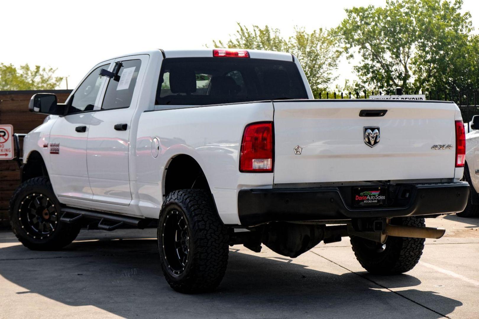 2016 WHITE RAM 3500 Tradesman Crew Cab 4WD (3C63R3CJXGG) with an 6.4L V8 OHV 16V engine, 6-Speed Automatic transmission, located at 2401 E Main St., Grand Prairie, TX, 75050, (972) 262-4440, 32.748981, -96.969643 - Photo#7