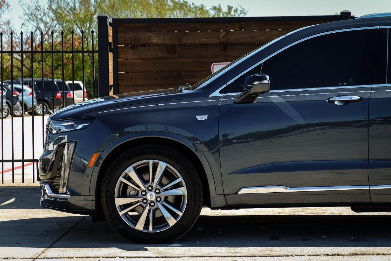 2020 Gray Cadillac XT6 Premium Luxury (1GYKPCRS4LZ) with an 3.6L V6 DOHC 24V engine, 9-Speed Automatic transmission, located at 2401 E Main St., Grand Prairie, TX, 75050, (972) 262-4440, 32.748981, -96.969643 - Photo#9