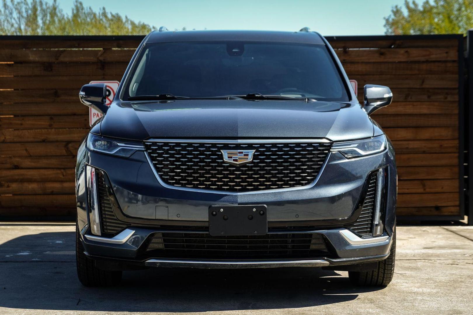 2020 Gray Cadillac XT6 Premium Luxury (1GYKPCRS4LZ) with an 3.6L V6 DOHC 24V engine, 9-Speed Automatic transmission, located at 2401 E Main St., Grand Prairie, TX, 75050, (972) 262-4440, 32.748981, -96.969643 - Photo#2