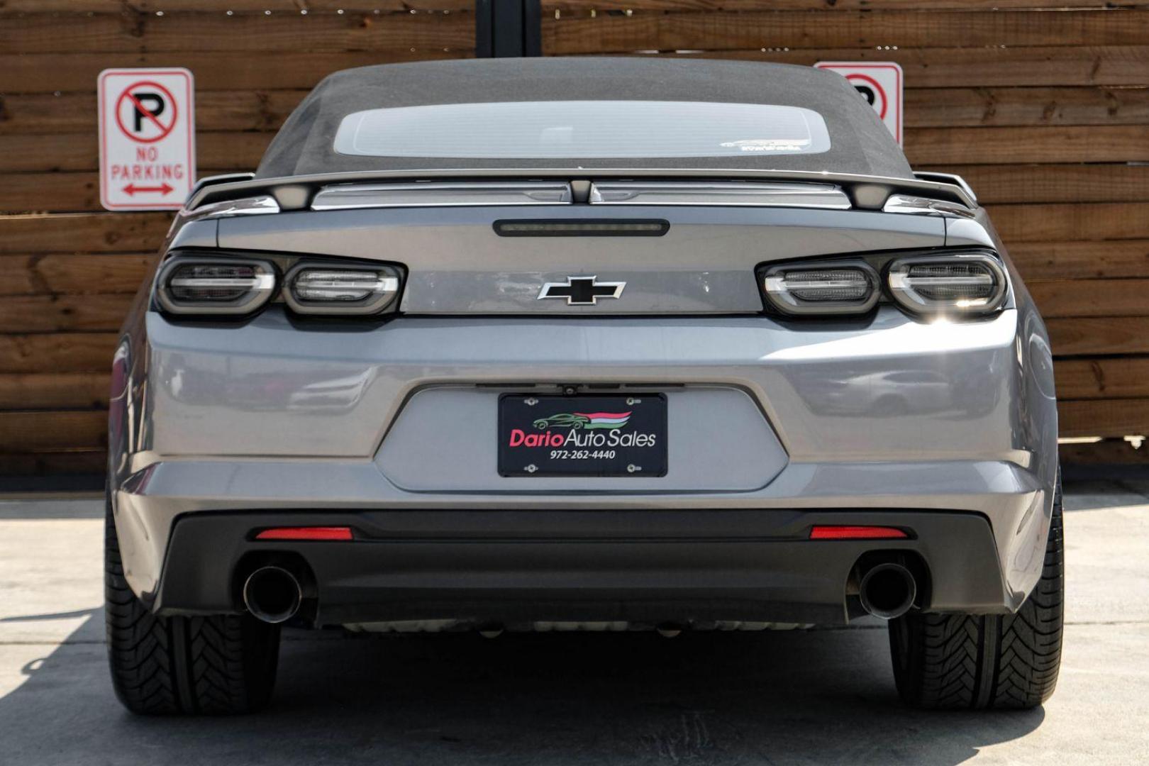 2020 GRAY Chevrolet Camaro 2LT Convertible 8A (1G1FD3DS7L0) with an 3.6L V6 DOHC 24V FFV engine, 8-Speed Automatic transmission, located at 2401 E Main St., Grand Prairie, TX, 75050, (972) 262-4440, 32.748981, -96.969643 - Photo#9