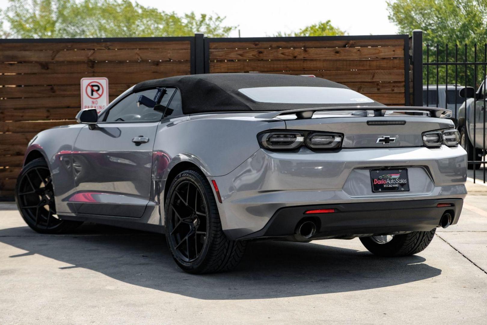 2020 GRAY Chevrolet Camaro 2LT Convertible 8A (1G1FD3DS7L0) with an 3.6L V6 DOHC 24V FFV engine, 8-Speed Automatic transmission, located at 2401 E Main St., Grand Prairie, TX, 75050, (972) 262-4440, 32.748981, -96.969643 - Photo#10