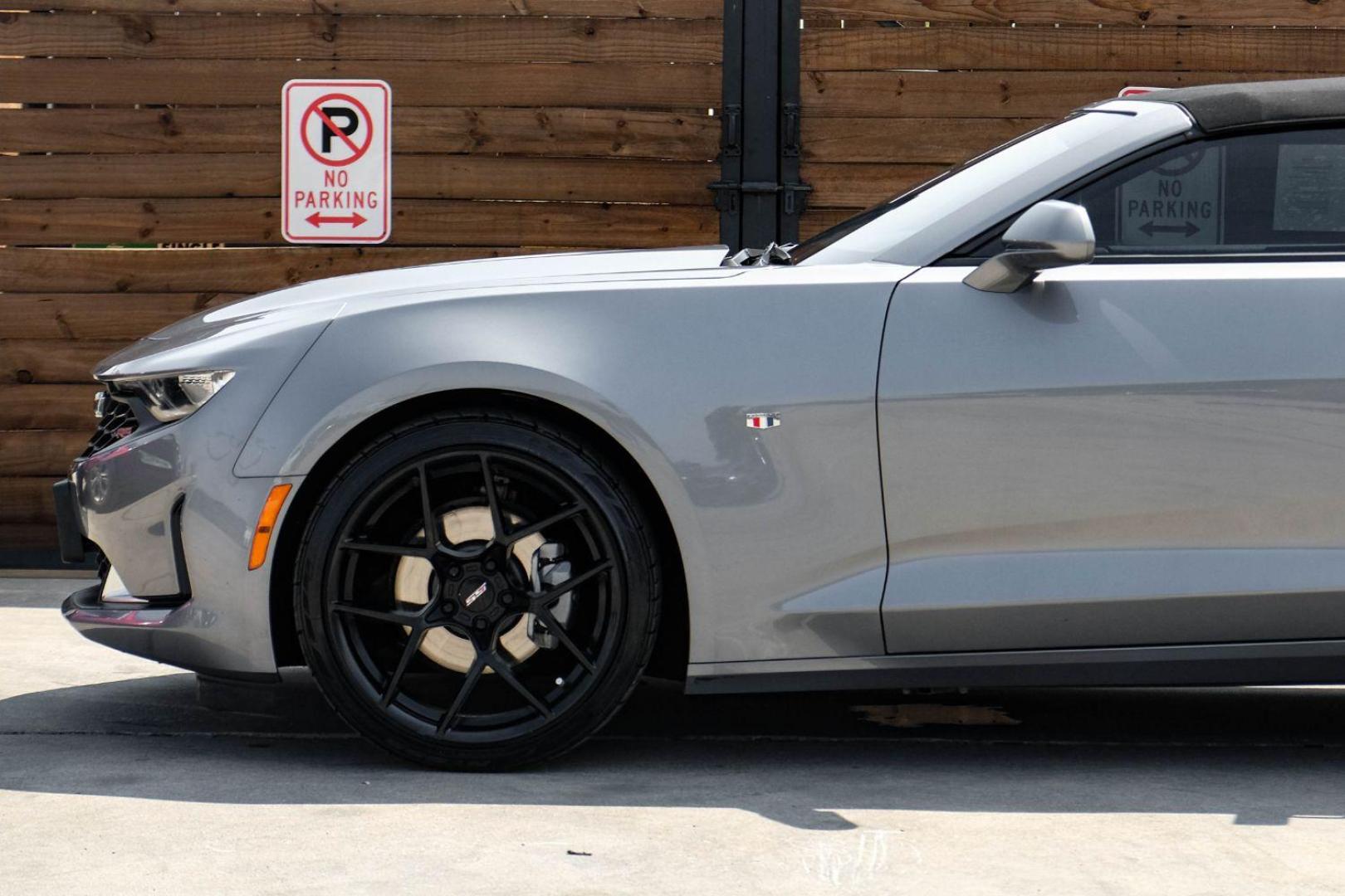 2020 GRAY Chevrolet Camaro 2LT Convertible 8A (1G1FD3DS7L0) with an 3.6L V6 DOHC 24V FFV engine, 8-Speed Automatic transmission, located at 2401 E Main St., Grand Prairie, TX, 75050, (972) 262-4440, 32.748981, -96.969643 - Photo#12