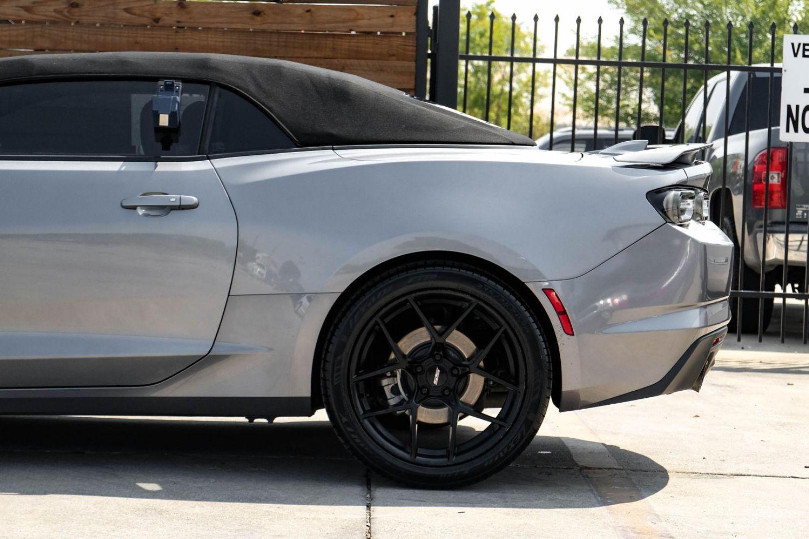 2020 GRAY Chevrolet Camaro 2LT Convertible 8A (1G1FD3DS7L0) with an 3.6L V6 DOHC 24V FFV engine, 8-Speed Automatic transmission, located at 2401 E Main St., Grand Prairie, TX, 75050, (972) 262-4440, 32.748981, -96.969643 - Photo#13