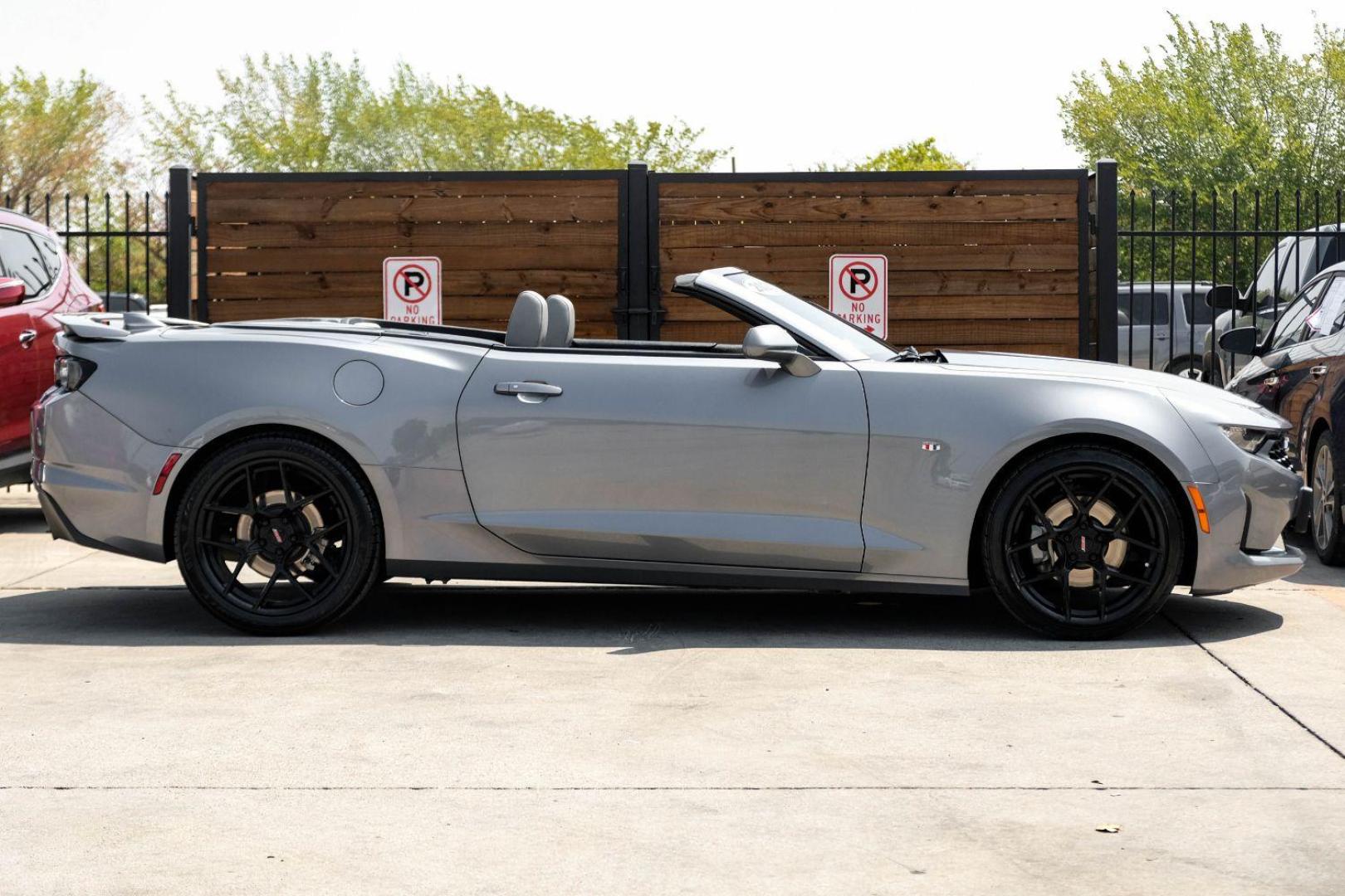 2020 GRAY Chevrolet Camaro 2LT Convertible 8A (1G1FD3DS7L0) with an 3.6L V6 DOHC 24V FFV engine, 8-Speed Automatic transmission, located at 2401 E Main St., Grand Prairie, TX, 75050, (972) 262-4440, 32.748981, -96.969643 - Photo#6