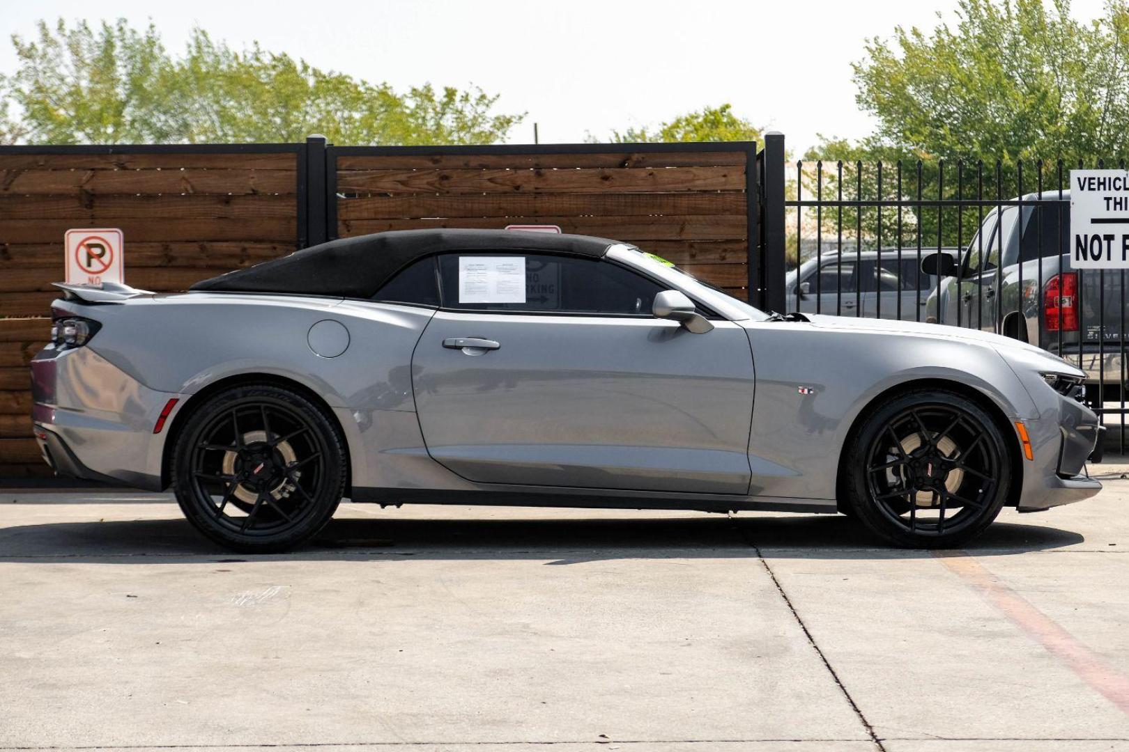 2020 GRAY Chevrolet Camaro 2LT Convertible 8A (1G1FD3DS7L0) with an 3.6L V6 DOHC 24V FFV engine, 8-Speed Automatic transmission, located at 2401 E Main St., Grand Prairie, TX, 75050, (972) 262-4440, 32.748981, -96.969643 - Photo#7