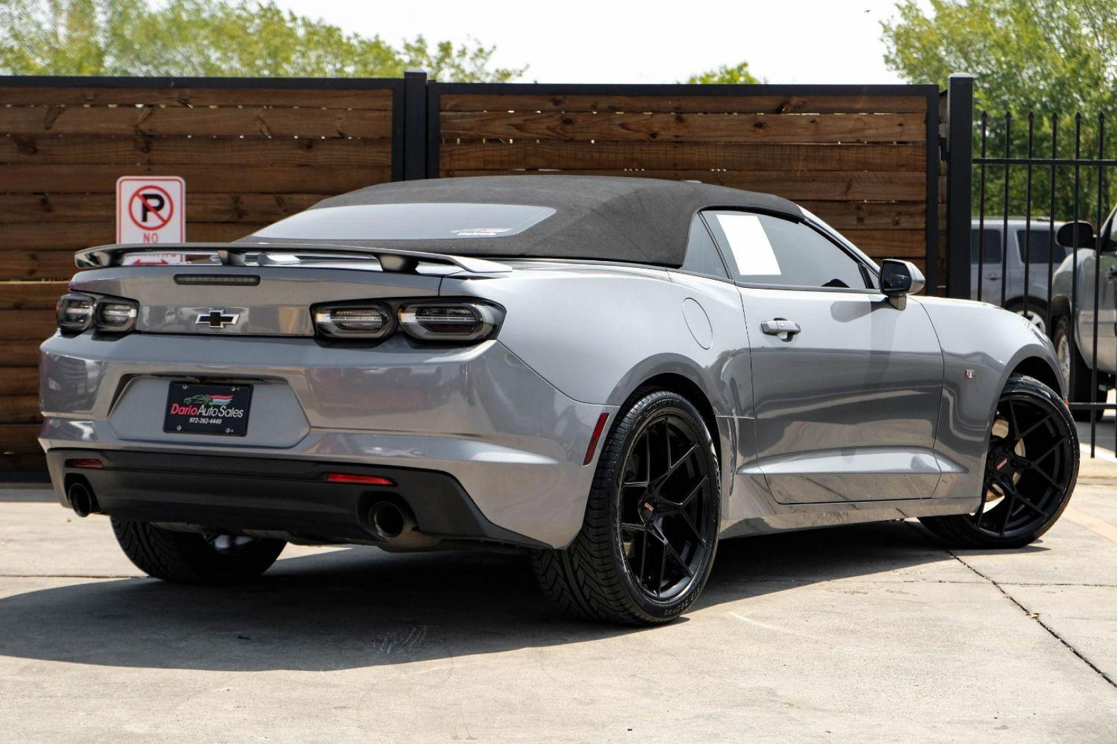 2020 GRAY Chevrolet Camaro 2LT Convertible 8A (1G1FD3DS7L0) with an 3.6L V6 DOHC 24V FFV engine, 8-Speed Automatic transmission, located at 2401 E Main St., Grand Prairie, TX, 75050, (972) 262-4440, 32.748981, -96.969643 - Photo#8