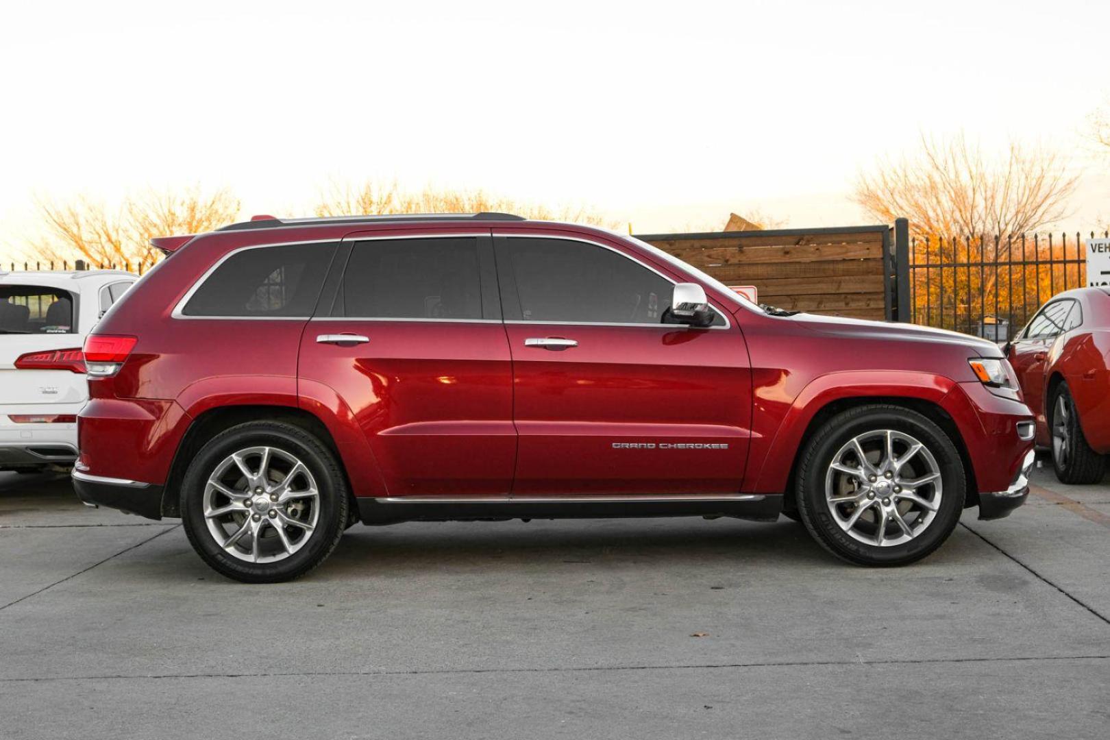 2014 RED Jeep Grand Cherokee Summit 4WD (1C4RJFJM8EC) with an 3.0L V6 DOHC 24V DIESEL engine, 5-Speed Automatic transmission, located at 2401 E Main St., Grand Prairie, TX, 75050, (972) 262-4440, 32.748981, -96.969643 - Photo#4