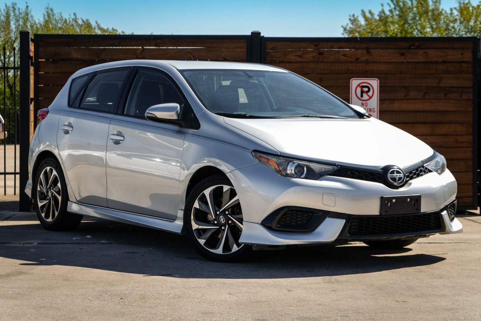 2016 SILVER Scion iM CVT (JTNKARJE5GJ) with an 1.8L L4 DOHC 16V engine, Continuously Variabl transmission, located at 2401 E Main St., Grand Prairie, TX, 75050, (972) 262-4440, 32.748981, -96.969643 - Photo#3