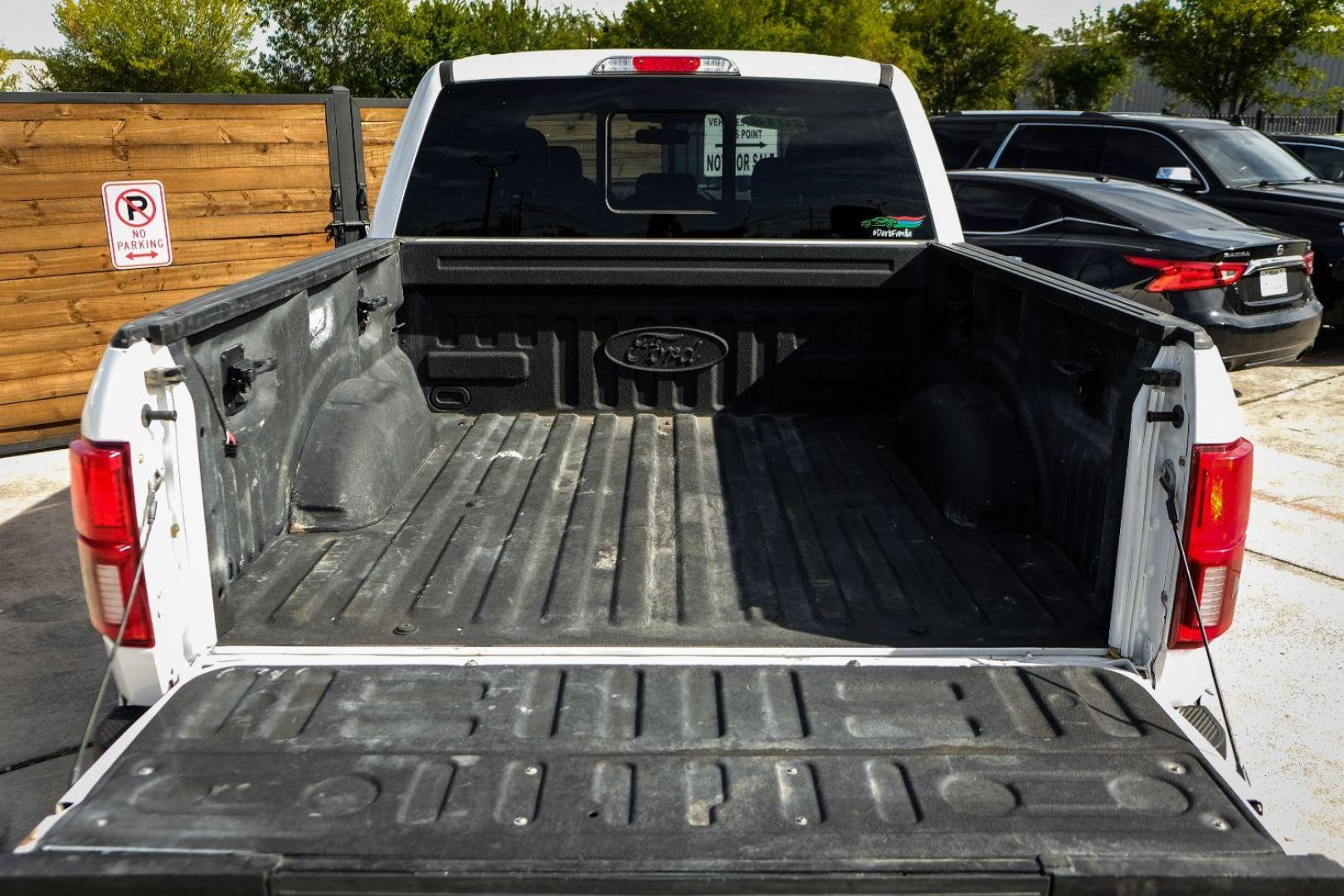 2018 WHITE Ford F-150 Platinum SuperCrew 5.5-ft. Bed 4WD (1FTEW1EG0JF) with an 3.5L V6 TURBO engine, 6-Speed Automatic transmission, located at 2401 E Main St., Grand Prairie, TX, 75050, (972) 262-4440, 32.748981, -96.969643 - Photo#48