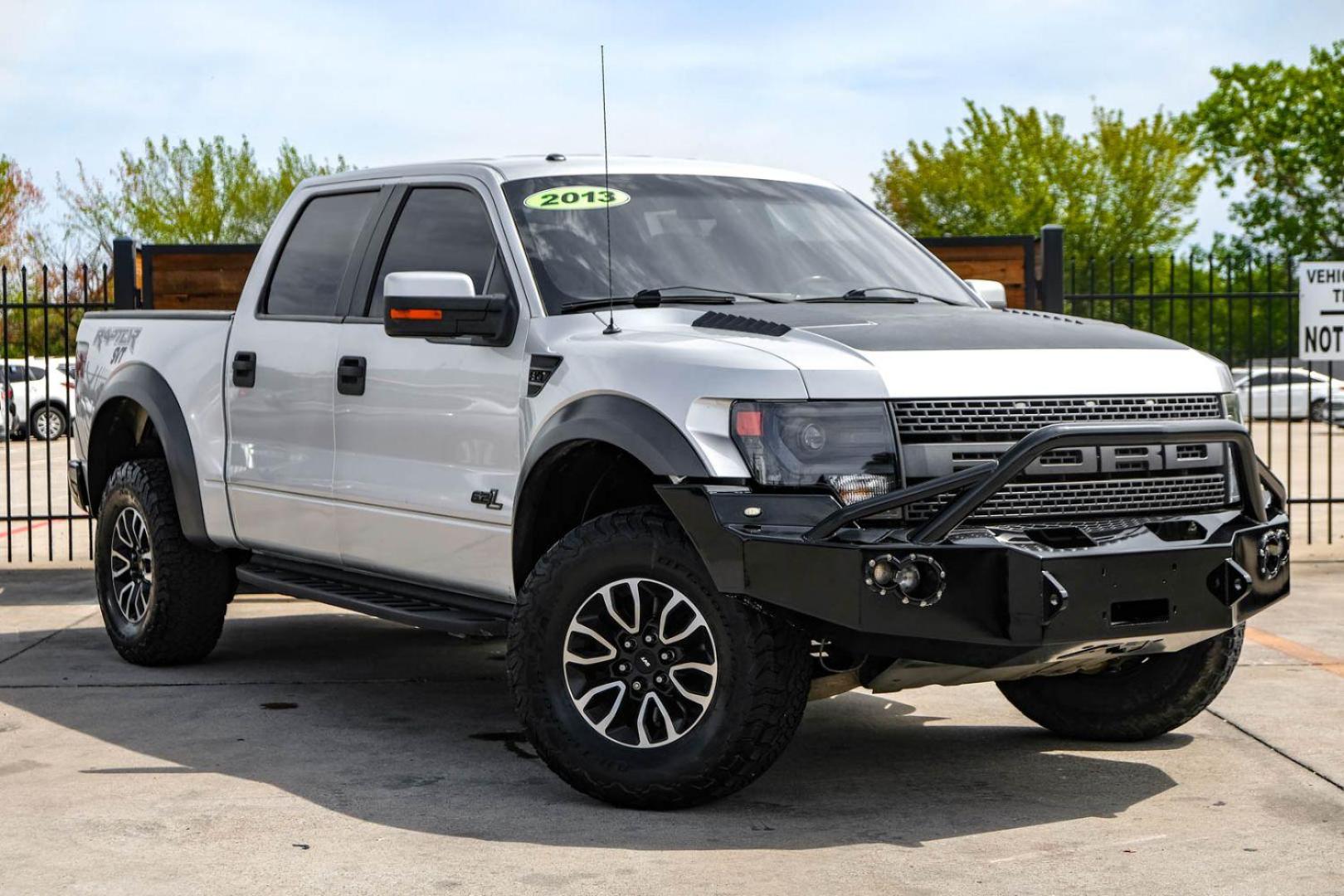 2013 silver Ford F-150 SVT Raptor SuperCrew 5.5-ft. Bed 4WD (1FTFW1R68DF) with an 6.2L V8 SOHC 16V engine, 6-Speed Automatic transmission, located at 2401 E Main St., Grand Prairie, TX, 75050, (972) 262-4440, 32.748981, -96.969643 - Photo#3