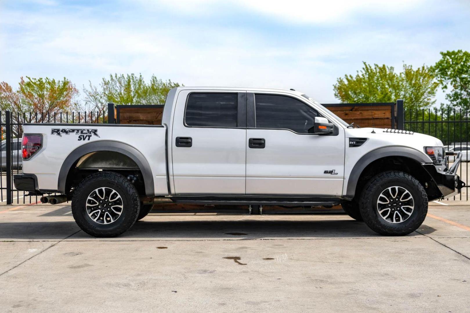 2013 silver Ford F-150 SVT Raptor SuperCrew 5.5-ft. Bed 4WD (1FTFW1R68DF) with an 6.2L V8 SOHC 16V engine, 6-Speed Automatic transmission, located at 2401 E Main St., Grand Prairie, TX, 75050, (972) 262-4440, 32.748981, -96.969643 - Photo#4