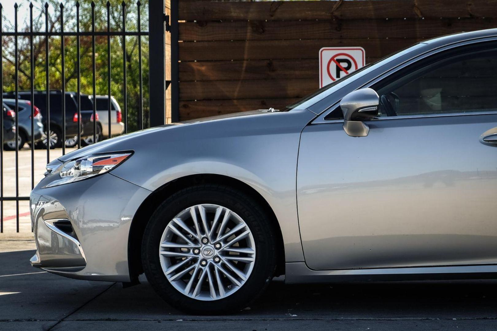 2017 SILVER Lexus ES 350 Sedan (JTHBK1GG3H2) with an 3.5L V6 DOHC 24V engine, 6-Speed Automatic transmission, located at 2401 E Main St., Grand Prairie, TX, 75050, (972) 262-4440, 32.748981, -96.969643 - Photo#9