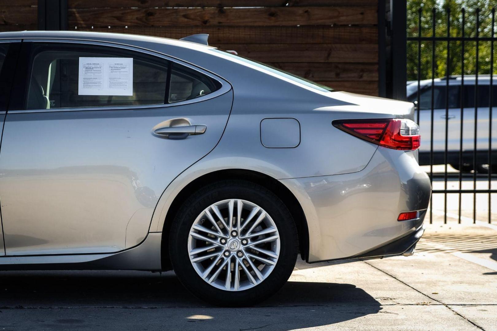 2017 SILVER Lexus ES 350 Sedan (JTHBK1GG3H2) with an 3.5L V6 DOHC 24V engine, 6-Speed Automatic transmission, located at 2401 E Main St., Grand Prairie, TX, 75050, (972) 262-4440, 32.748981, -96.969643 - Photo#10