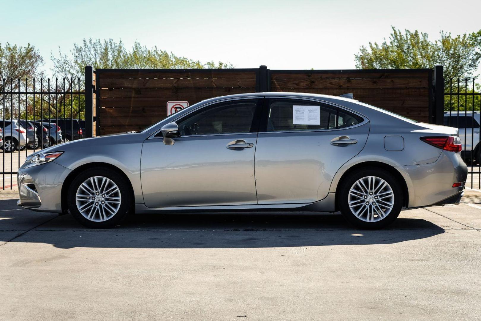 2017 SILVER Lexus ES 350 Sedan (JTHBK1GG3H2) with an 3.5L V6 DOHC 24V engine, 6-Speed Automatic transmission, located at 2401 E Main St., Grand Prairie, TX, 75050, (972) 262-4440, 32.748981, -96.969643 - Photo#8