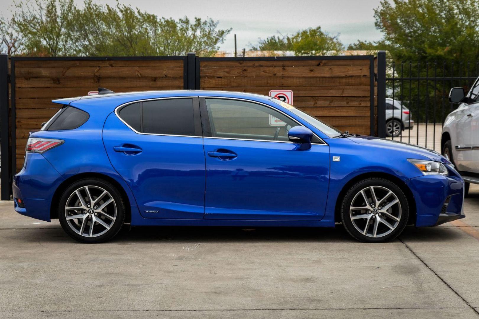 2015 BLUE Lexus CT 200h Base (JTHKD5BH3F2) with an 1.8L L4 HYBRID engine, Continuously Variable Transmission transmission, located at 2401 E Main St., Grand Prairie, TX, 75050, (972) 262-4440, 32.748981, -96.969643 - Photo#4