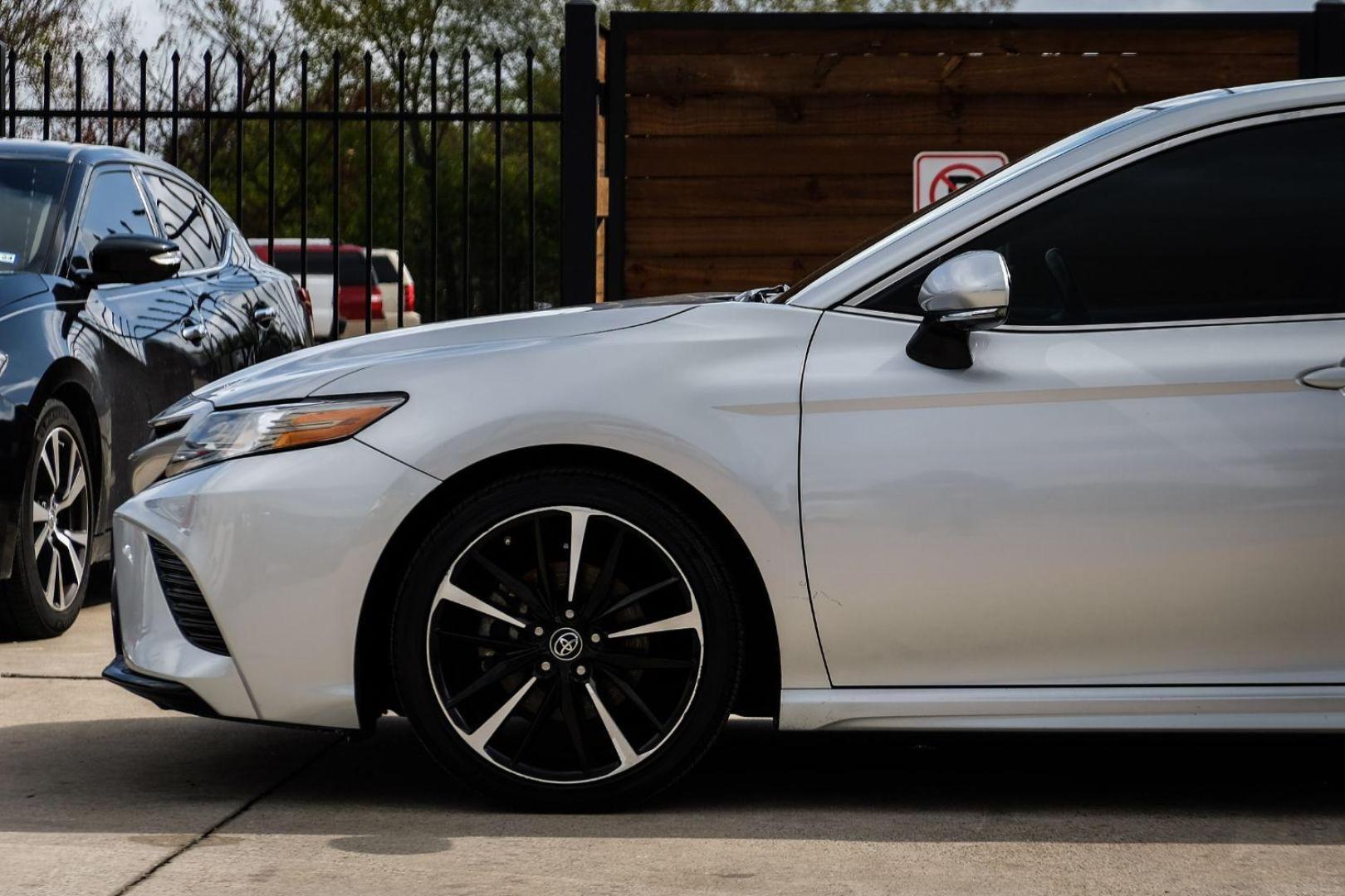 2018 silver Toyota Camry XSE (4T1B61HK4JU) with an 2.5L L4 DOHC 16V engine, 8-Speed Automatic transmission, located at 2401 E Main St., Grand Prairie, TX, 75050, (972) 262-4440, 32.748981, -96.969643 - Photo#9