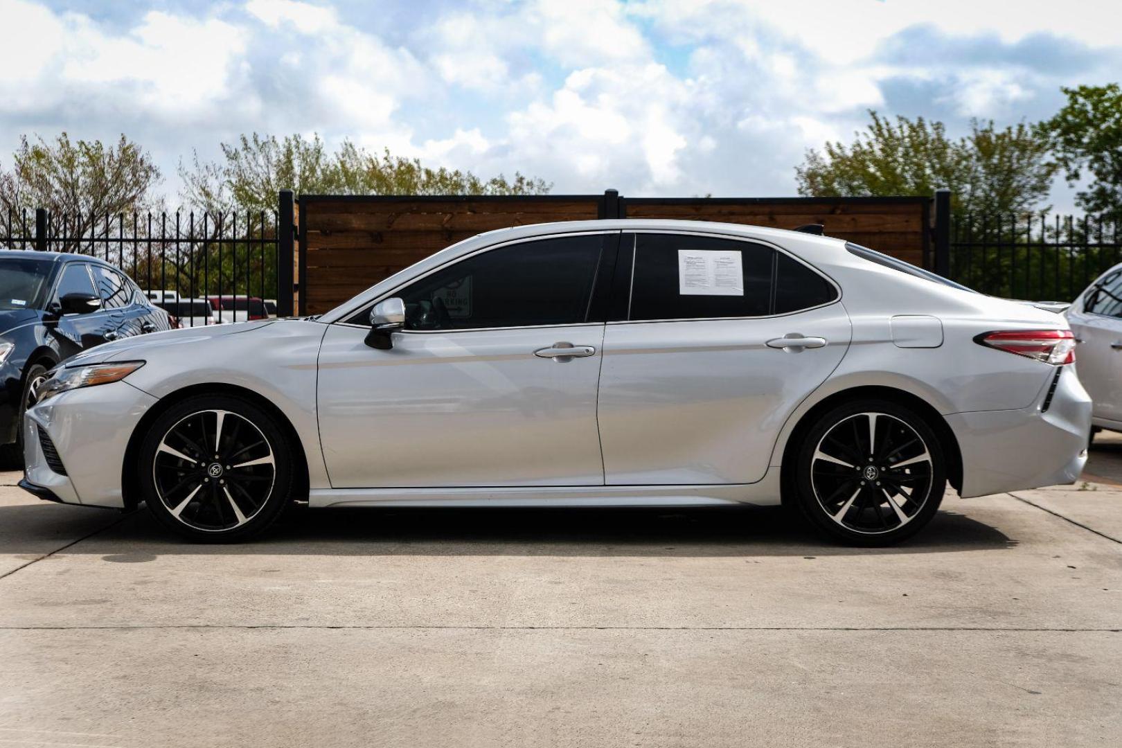 2018 silver Toyota Camry XSE (4T1B61HK4JU) with an 2.5L L4 DOHC 16V engine, 8-Speed Automatic transmission, located at 2401 E Main St., Grand Prairie, TX, 75050, (972) 262-4440, 32.748981, -96.969643 - Photo#8