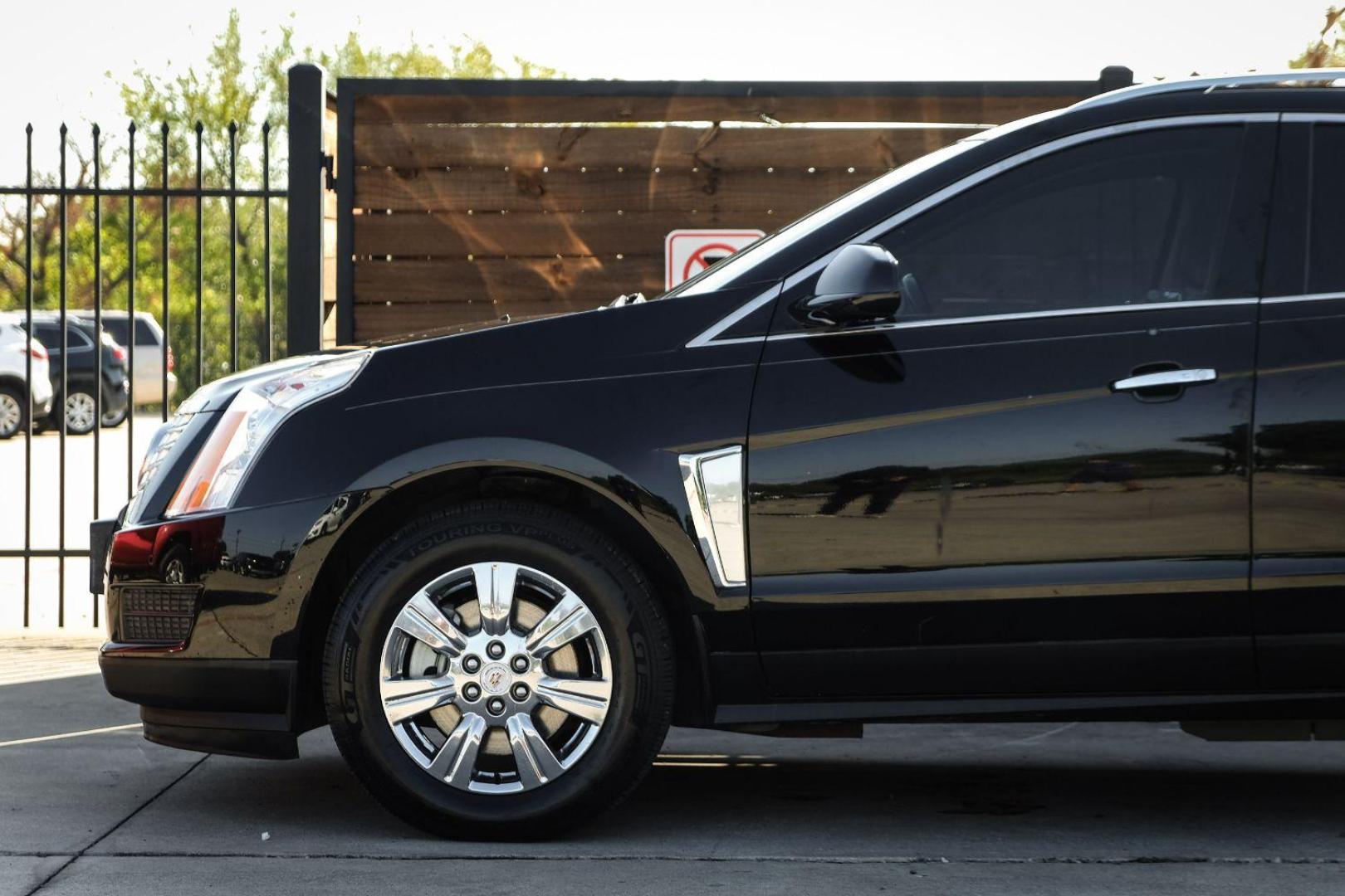 2015 BLACK Cadillac SRX Luxury Collection FWD (3GYFNBE36FS) with an 3.6L V6 DOHC 24V FFV engine, 6-Speed Automatic transmission, located at 2401 E Main St., Grand Prairie, TX, 75050, (972) 262-4440, 32.748981, -96.969643 - Photo#9