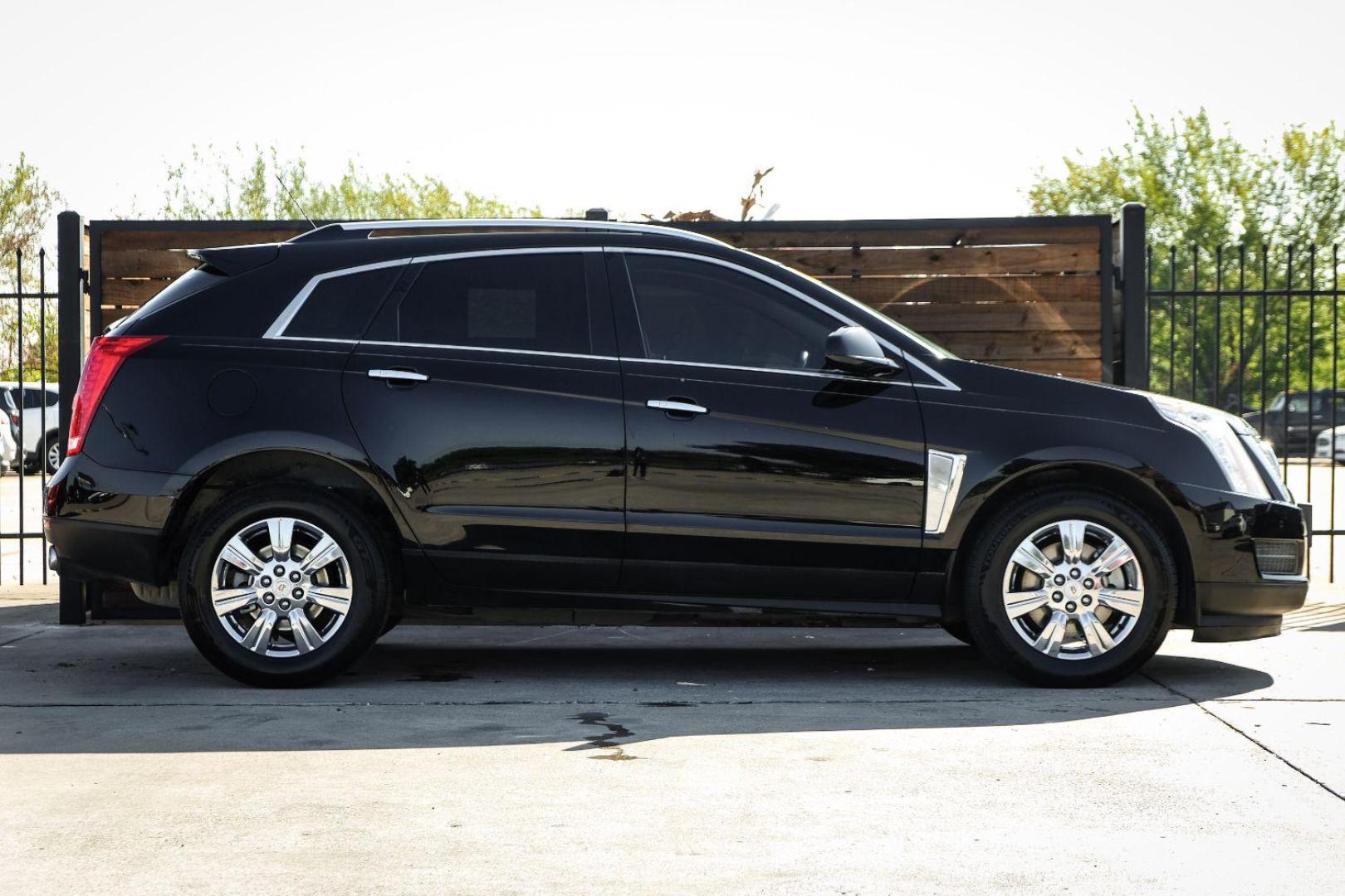 2015 BLACK Cadillac SRX Luxury Collection FWD (3GYFNBE36FS) with an 3.6L V6 DOHC 24V FFV engine, 6-Speed Automatic transmission, located at 2401 E Main St., Grand Prairie, TX, 75050, (972) 262-4440, 32.748981, -96.969643 - Photo#4