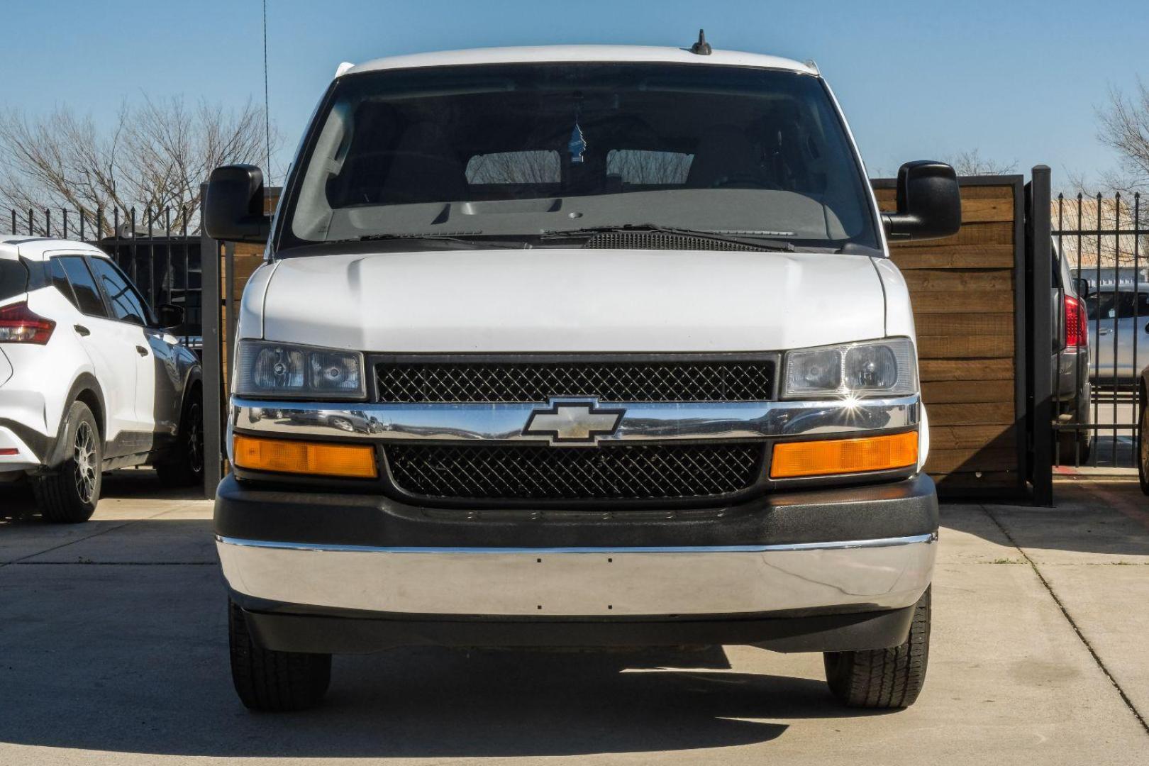 2017 WHITE Chevrolet Express LT 3500 Extended (1GAZGPFG9H1) with an 6.0L V8 OHV 16V FFV engine, 6-Speed Automatic transmission, located at 2401 E Main St., Grand Prairie, TX, 75050, (972) 262-4440, 32.748981, -96.969643 - Photo#2