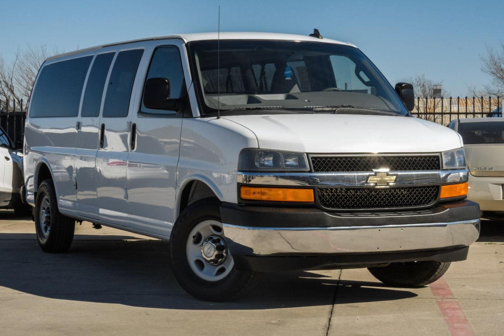 2017 WHITE Chevrolet Express LT 3500 Extended (1GAZGPFG9H1) with an 6.0L V8 OHV 16V FFV engine, 6-Speed Automatic transmission, located at 2401 E Main St., Grand Prairie, TX, 75050, (972) 262-4440, 32.748981, -96.969643 - Photo#3