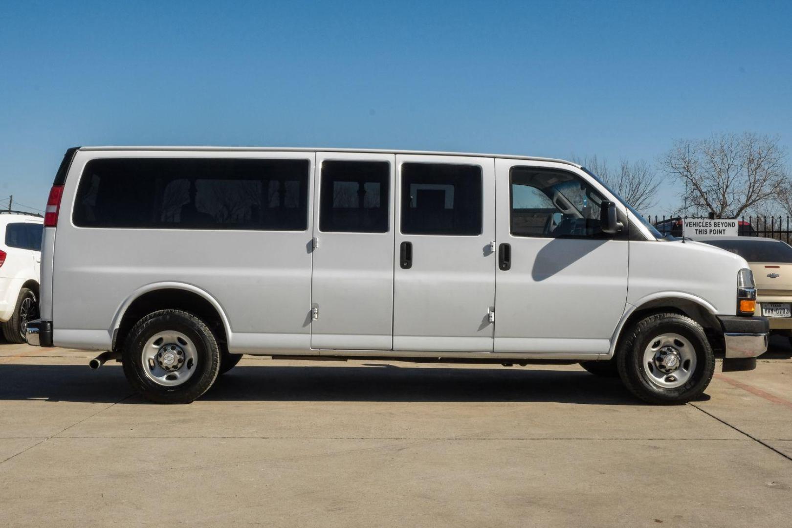 2017 WHITE Chevrolet Express LT 3500 Extended (1GAZGPFG9H1) with an 6.0L V8 OHV 16V FFV engine, 6-Speed Automatic transmission, located at 2401 E Main St., Grand Prairie, TX, 75050, (972) 262-4440, 32.748981, -96.969643 - Photo#4