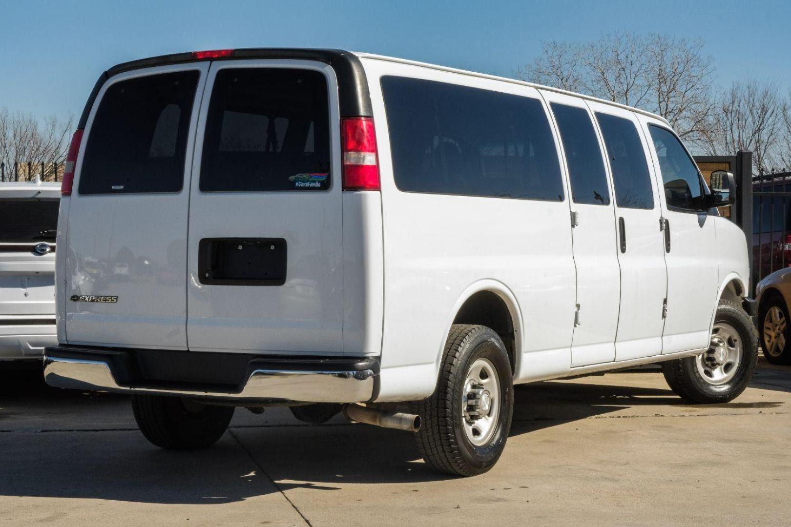 2017 WHITE Chevrolet Express LT 3500 Extended (1GAZGPFG9H1) with an 6.0L V8 OHV 16V FFV engine, 6-Speed Automatic transmission, located at 2401 E Main St., Grand Prairie, TX, 75050, (972) 262-4440, 32.748981, -96.969643 - Photo#5