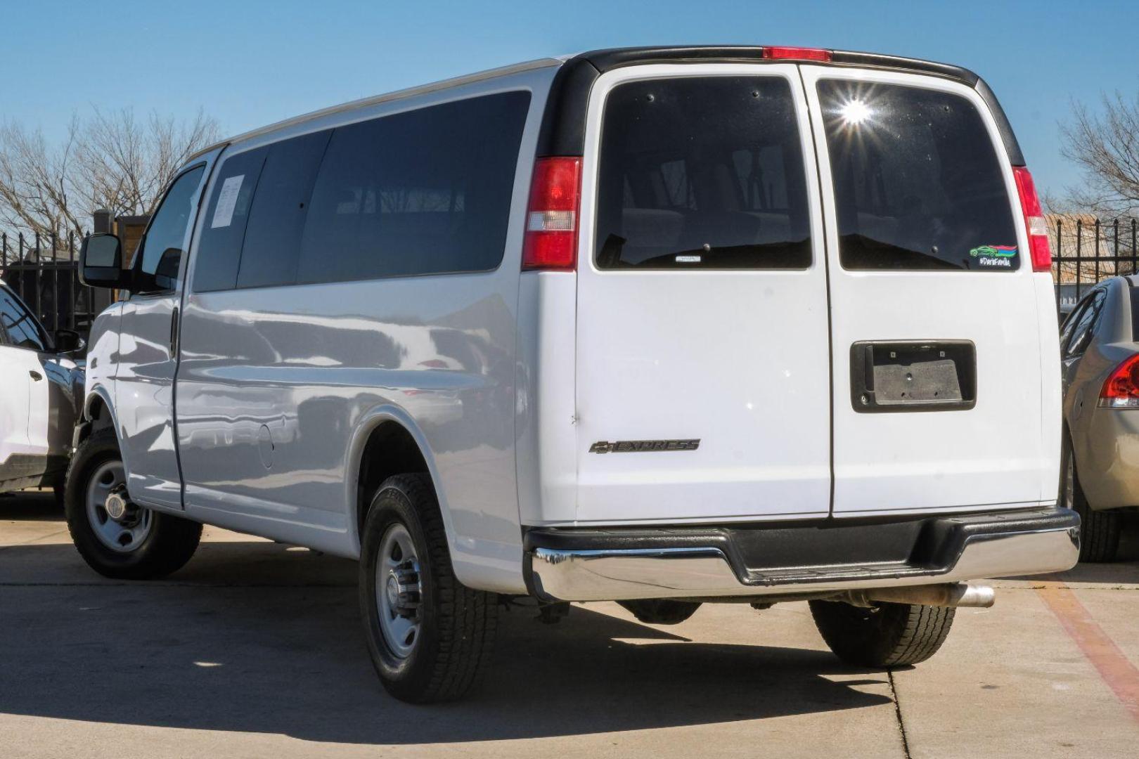 2017 WHITE Chevrolet Express LT 3500 Extended (1GAZGPFG9H1) with an 6.0L V8 OHV 16V FFV engine, 6-Speed Automatic transmission, located at 2401 E Main St., Grand Prairie, TX, 75050, (972) 262-4440, 32.748981, -96.969643 - Photo#7