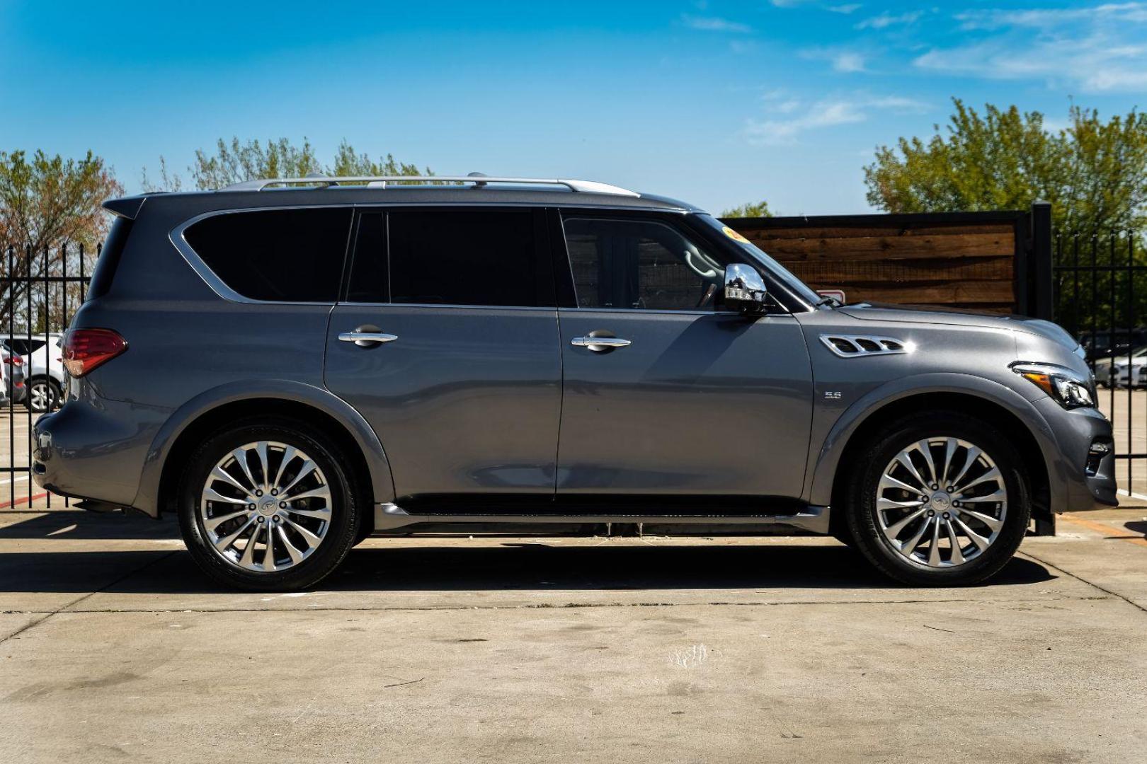 2017 Gray Infiniti QX80 2WD (JN8AZ2NF5H9) with an 5.6L V8 DOHC 32V engine, 7-Speed Automatic transmission, located at 2401 E Main St., Grand Prairie, TX, 75050, (972) 262-4440, 32.748981, -96.969643 - Photo#4