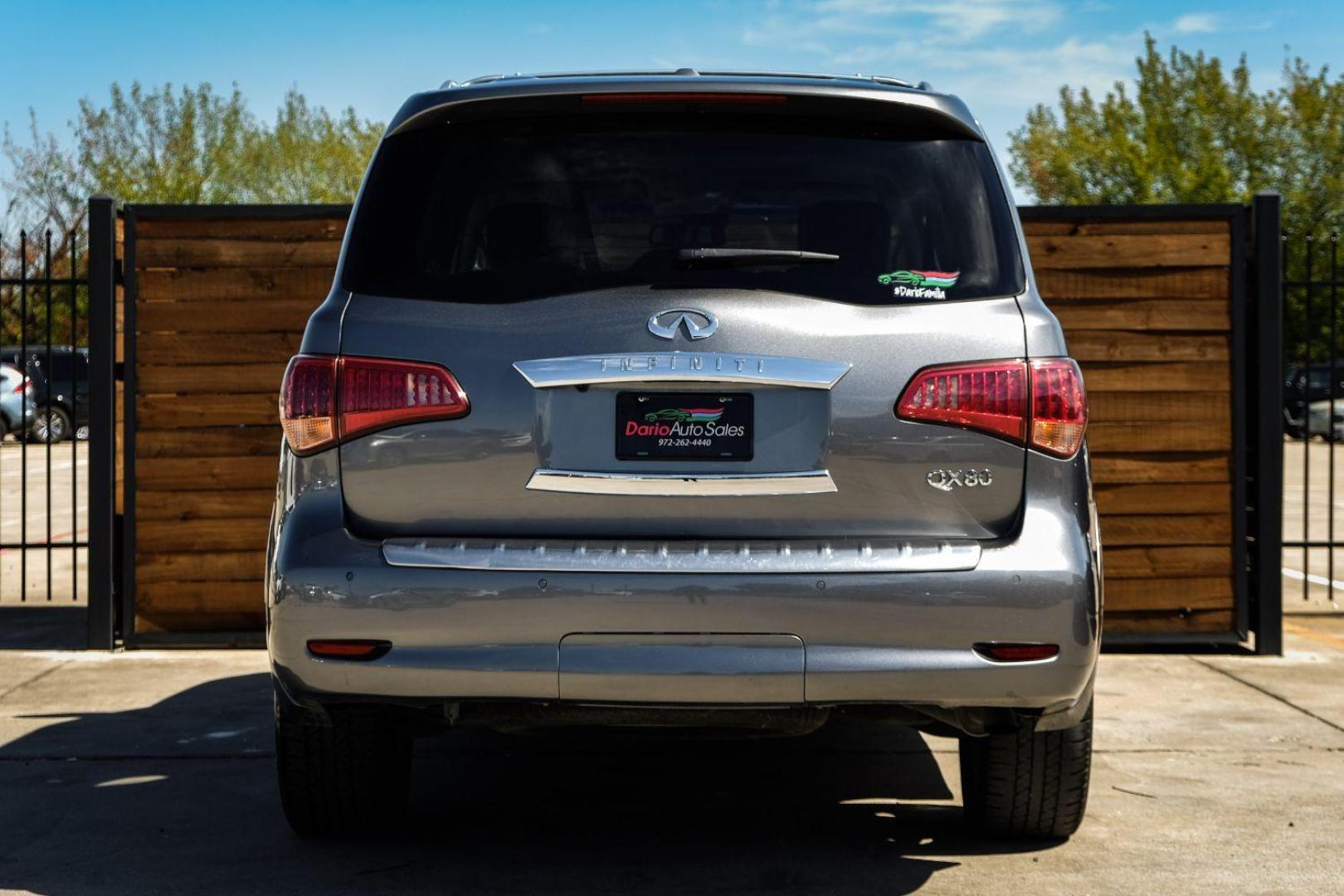 2017 Gray Infiniti QX80 2WD (JN8AZ2NF5H9) with an 5.6L V8 DOHC 32V engine, 7-Speed Automatic transmission, located at 2401 E Main St., Grand Prairie, TX, 75050, (972) 262-4440, 32.748981, -96.969643 - Photo#6