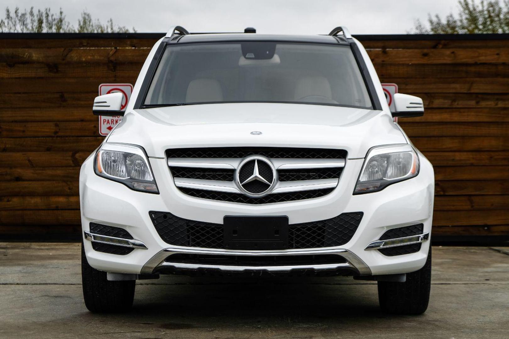 2013 WHITE Mercedes-Benz GLK-Class GLK350 (WDCGG5HB9DG) with an 3.5L V6 DOHC 24V engine, 7-Speed Automatic transmission, located at 2401 E Main St., Grand Prairie, TX, 75050, (972) 262-4440, 32.748981, -96.969643 - Photo#2