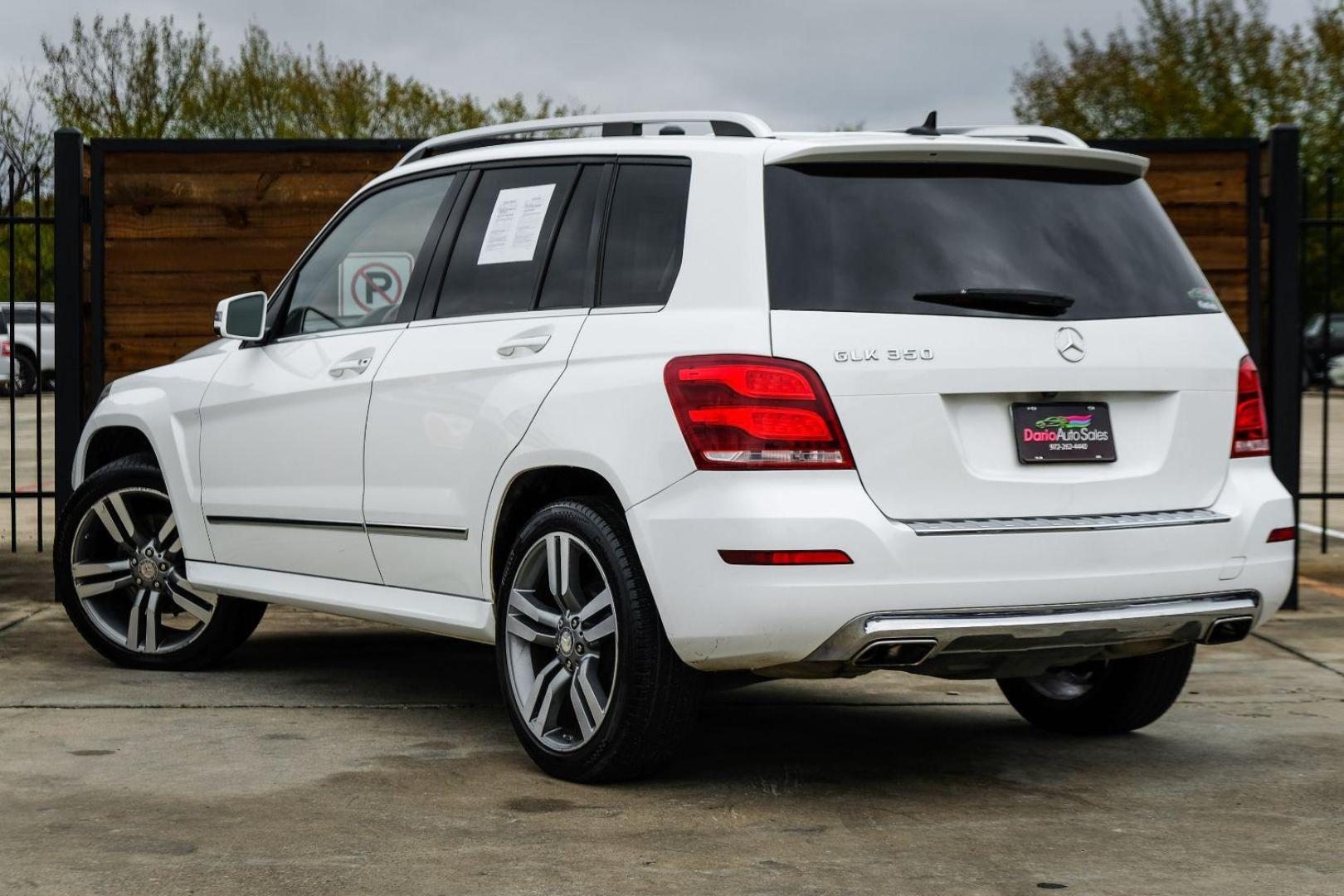 2013 WHITE Mercedes-Benz GLK-Class GLK350 (WDCGG5HB9DG) with an 3.5L V6 DOHC 24V engine, 7-Speed Automatic transmission, located at 2401 E Main St., Grand Prairie, TX, 75050, (972) 262-4440, 32.748981, -96.969643 - Photo#7