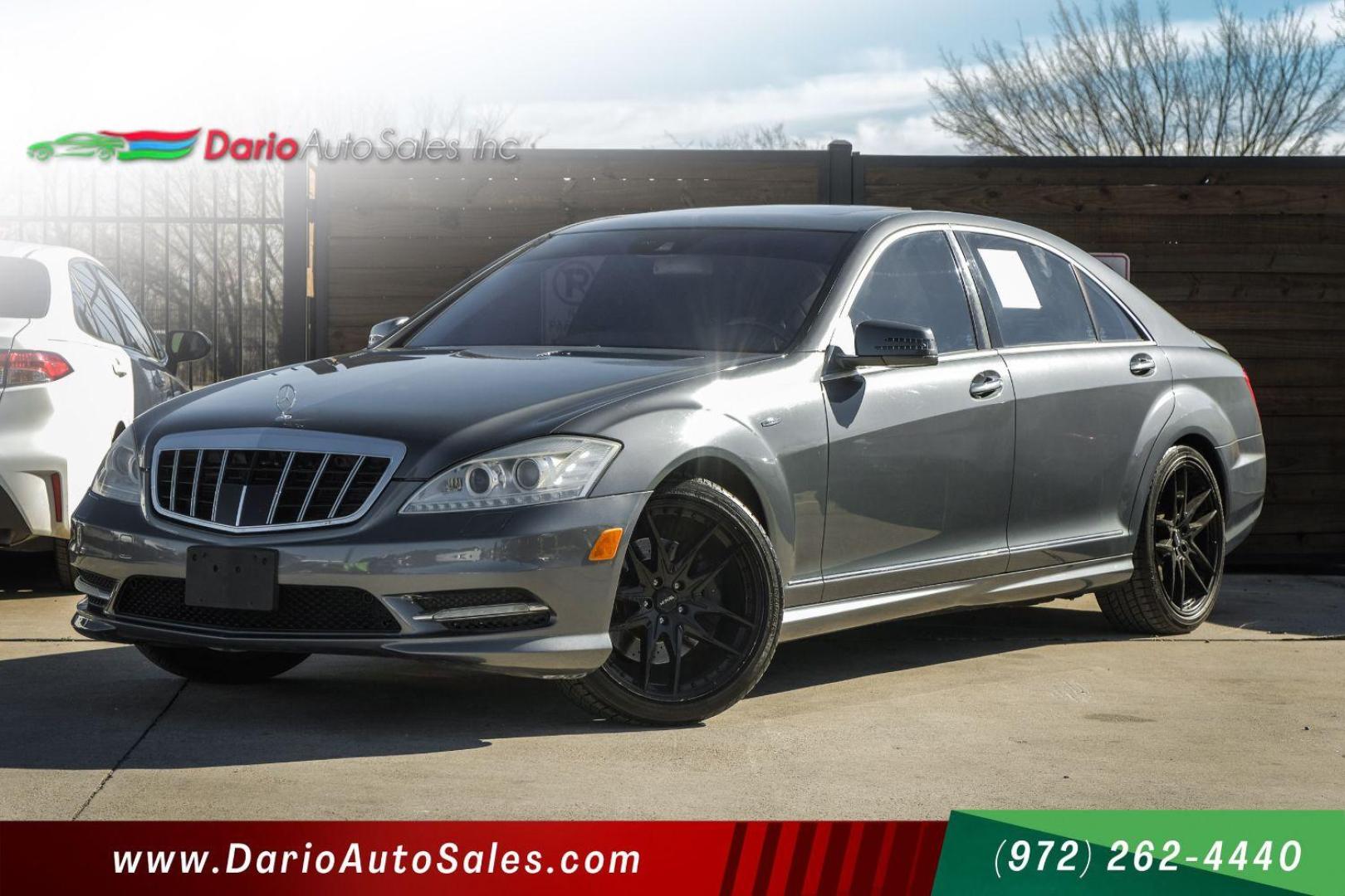 2010 GRAY Mercedes-Benz S-Class S550 (WDDNG7BB7AA) with an 5.5L V8 DOHC 32V engine, 7-Speed Automatic transmission, located at 2401 E Main St., Grand Prairie, TX, 75050, (972) 262-4440, 32.748981, -96.969643 - Photo#0