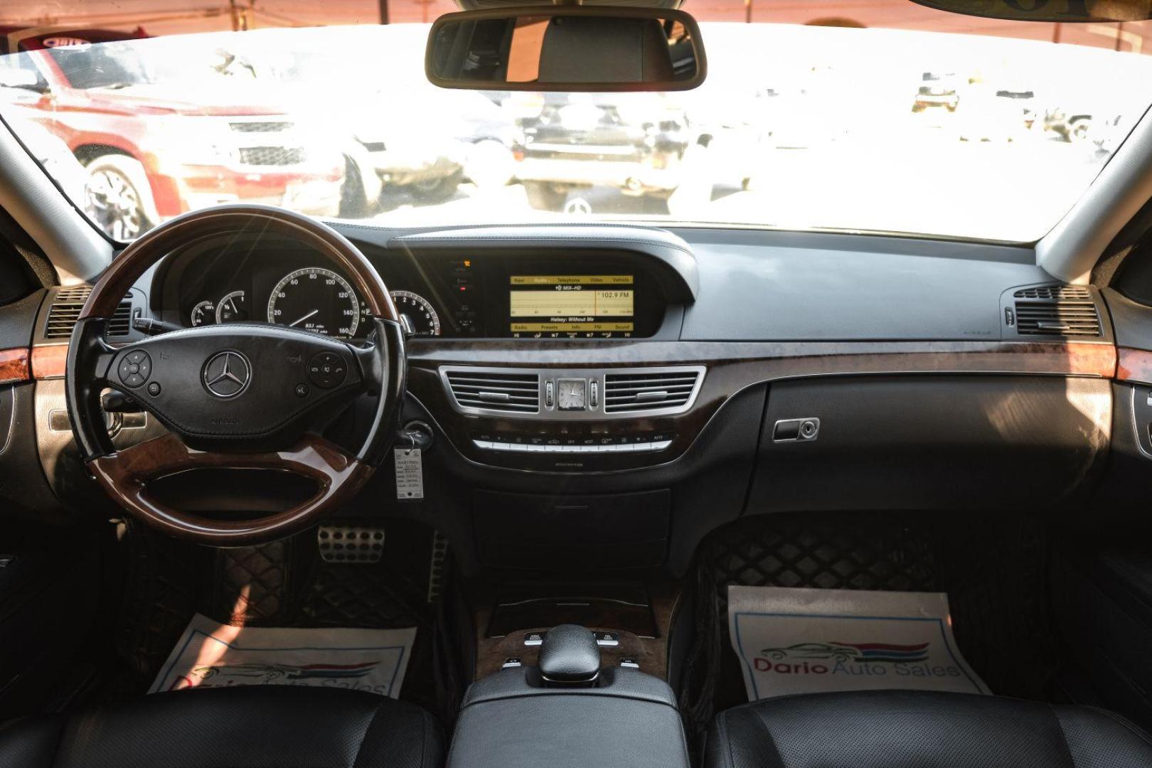 2010 GRAY Mercedes-Benz S-Class S550 (WDDNG7BB7AA) with an 5.5L V8 DOHC 32V engine, 7-Speed Automatic transmission, located at 2401 E Main St., Grand Prairie, TX, 75050, (972) 262-4440, 32.748981, -96.969643 - Photo#13