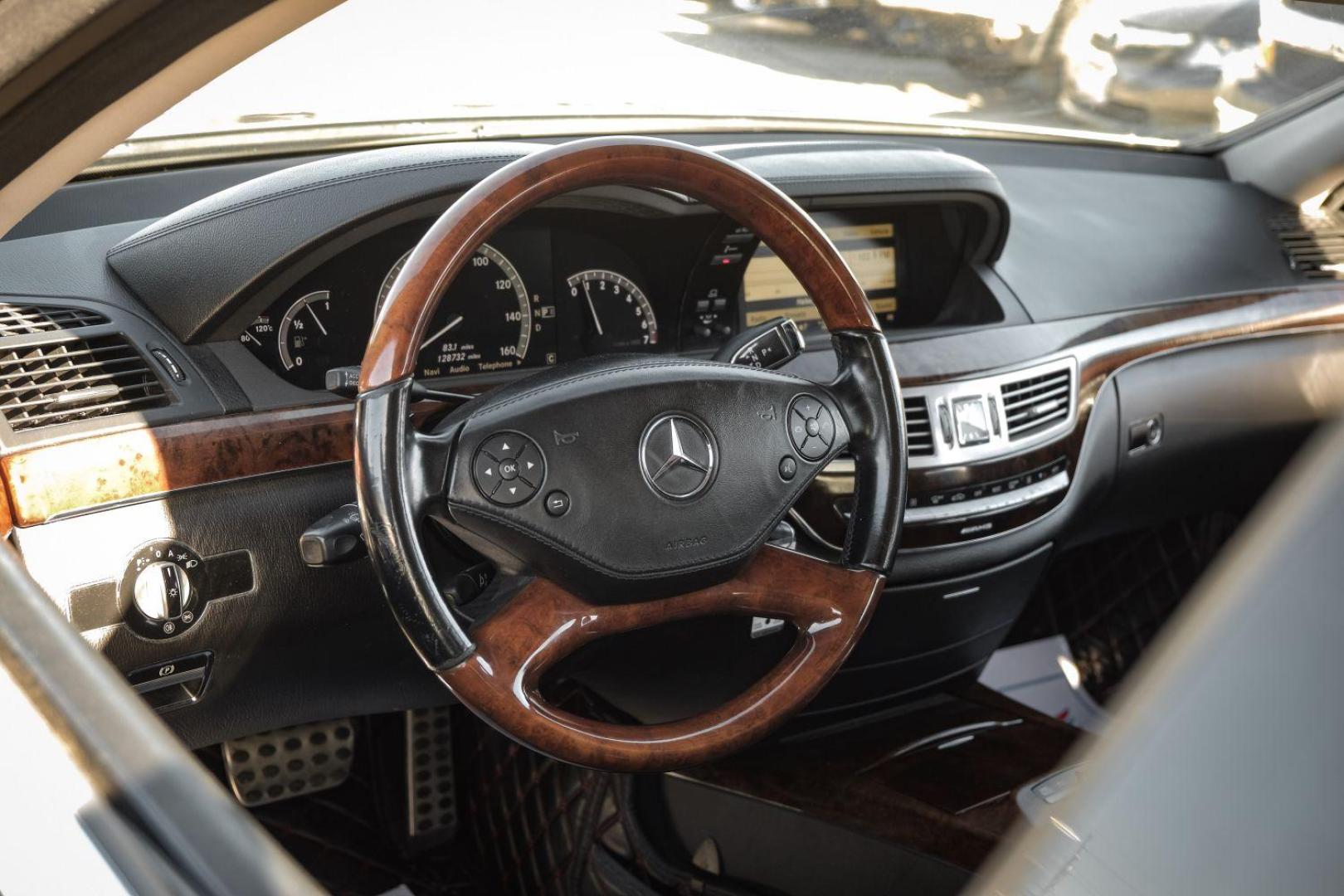 2010 GRAY Mercedes-Benz S-Class S550 (WDDNG7BB7AA) with an 5.5L V8 DOHC 32V engine, 7-Speed Automatic transmission, located at 2401 E Main St., Grand Prairie, TX, 75050, (972) 262-4440, 32.748981, -96.969643 - Photo#14