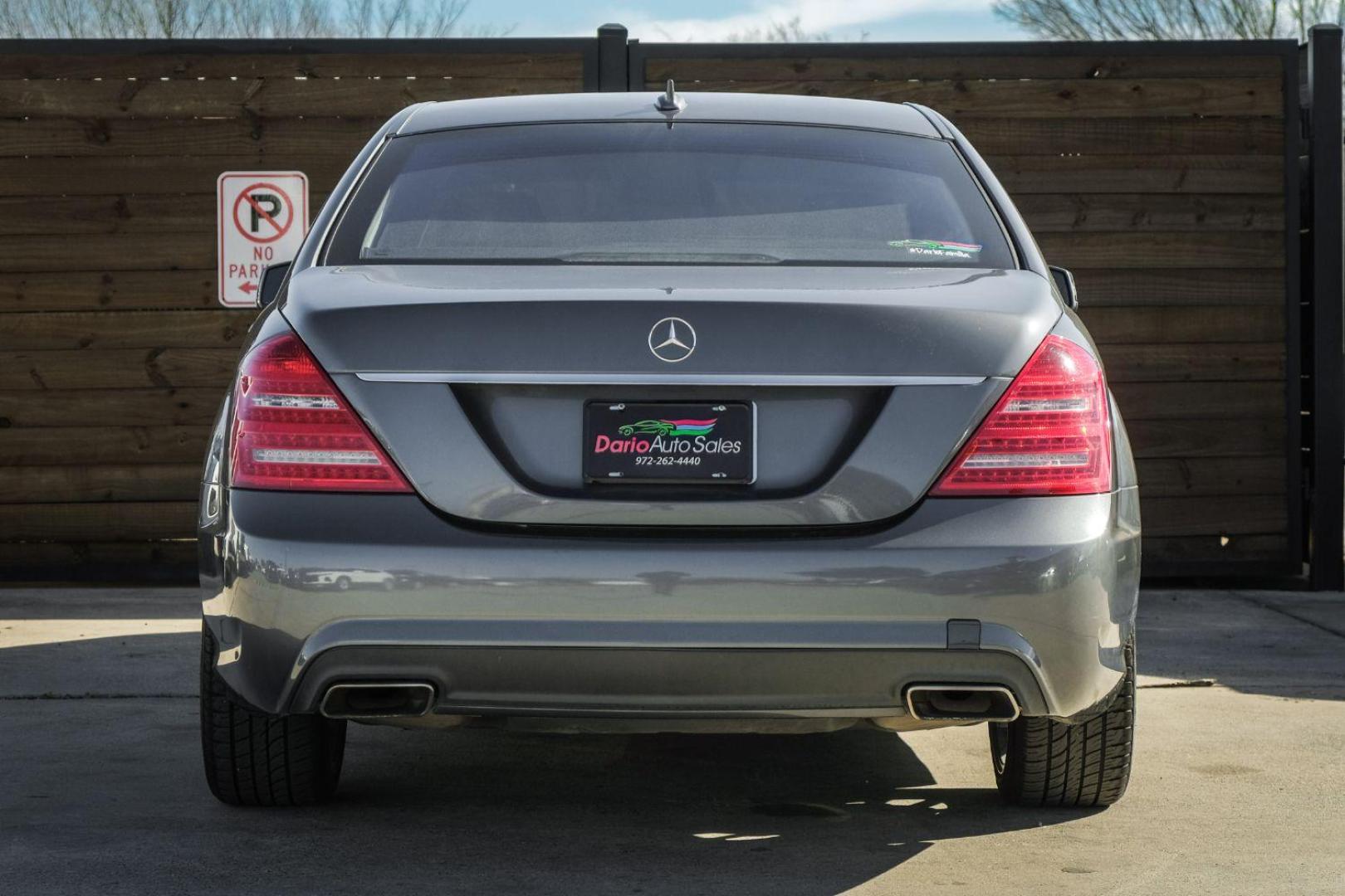 2010 GRAY Mercedes-Benz S-Class S550 (WDDNG7BB7AA) with an 5.5L V8 DOHC 32V engine, 7-Speed Automatic transmission, located at 2401 E Main St., Grand Prairie, TX, 75050, (972) 262-4440, 32.748981, -96.969643 - Photo#6