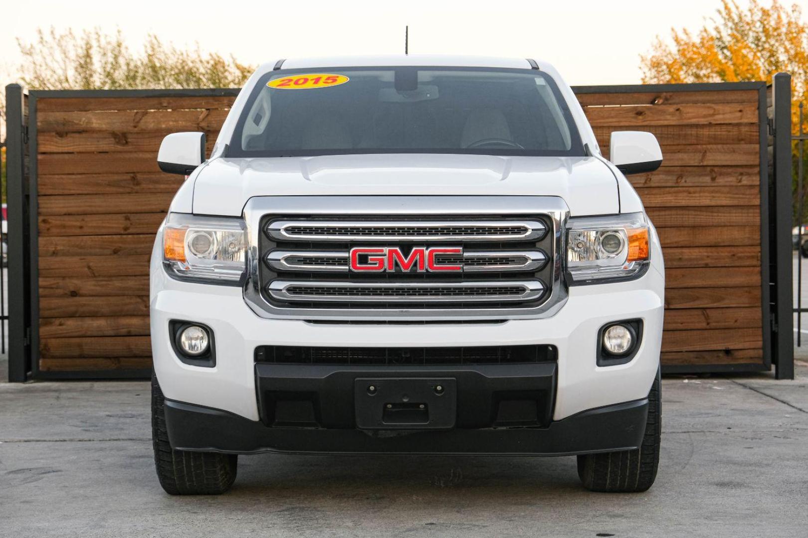 2015 WHITE GMC Canyon SLE Ext. Cab 2WD (1GTH5BEA3F1) with an 2.5L L4 DOHC 24V engine, 6-Speed Automatic transmission, located at 2401 E Main St., Grand Prairie, TX, 75050, (972) 262-4440, 32.748981, -96.969643 - Photo#2