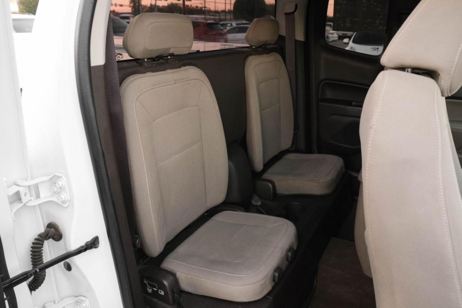 2015 WHITE GMC Canyon SLE Ext. Cab 2WD (1GTH5BEA3F1) with an 2.5L L4 DOHC 24V engine, 6-Speed Automatic transmission, located at 2401 E Main St., Grand Prairie, TX, 75050, (972) 262-4440, 32.748981, -96.969643 - Photo#34