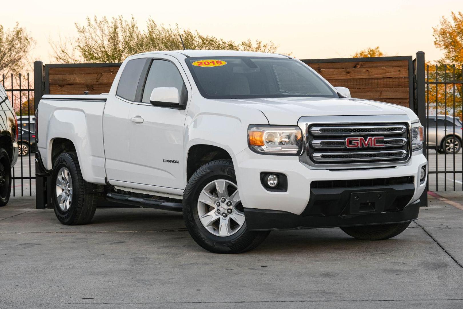 2015 WHITE GMC Canyon SLE Ext. Cab 2WD (1GTH5BEA3F1) with an 2.5L L4 DOHC 24V engine, 6-Speed Automatic transmission, located at 2401 E Main St., Grand Prairie, TX, 75050, (972) 262-4440, 32.748981, -96.969643 - Photo#3