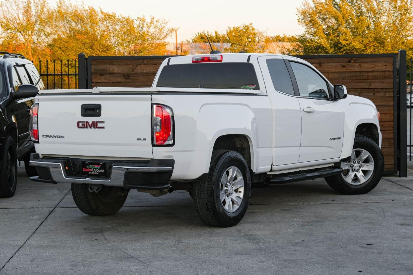 2015 WHITE GMC Canyon SLE Ext. Cab 2WD (1GTH5BEA3F1) with an 2.5L L4 DOHC 24V engine, 6-Speed Automatic transmission, located at 2401 E Main St., Grand Prairie, TX, 75050, (972) 262-4440, 32.748981, -96.969643 - Photo#5