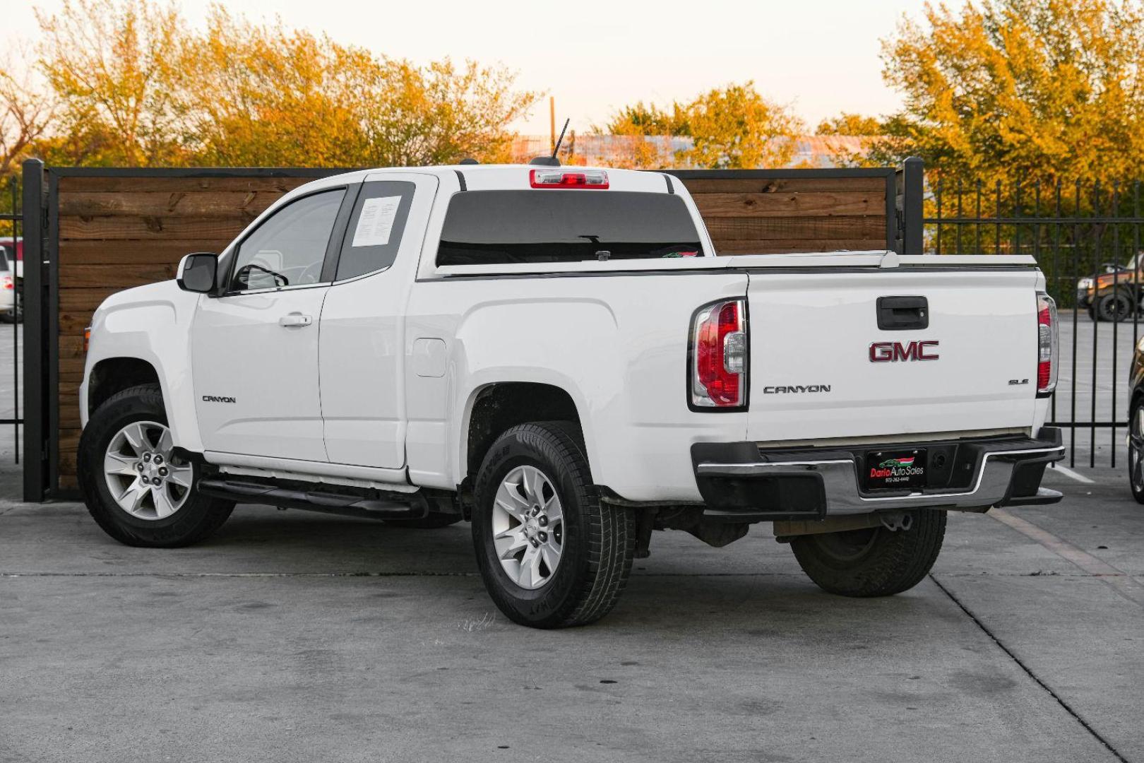 2015 WHITE GMC Canyon SLE Ext. Cab 2WD (1GTH5BEA3F1) with an 2.5L L4 DOHC 24V engine, 6-Speed Automatic transmission, located at 2401 E Main St., Grand Prairie, TX, 75050, (972) 262-4440, 32.748981, -96.969643 - Photo#7