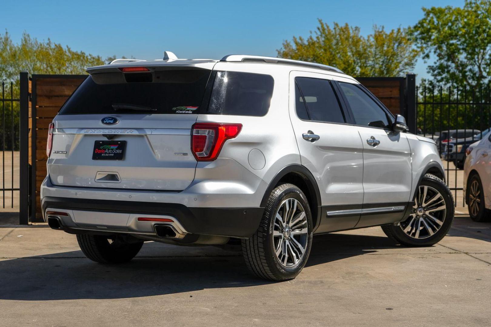 2016 SILVER Ford Explorer Platinum AWD (1FM5K8HT4GG) with an 3.5L V6 DOHC 24V engine, 6-Speed Automatic transmission, located at 2401 E Main St., Grand Prairie, TX, 75050, (972) 262-4440, 32.748981, -96.969643 - Photo#5