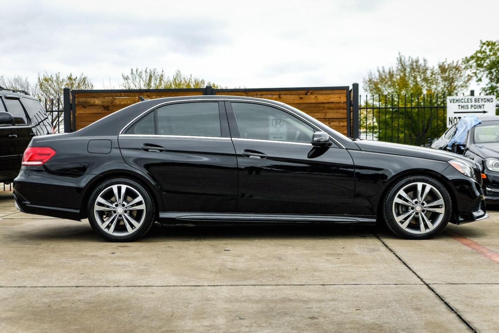 2016 BLACK Mercedes-Benz E-Class E350 Sport Sedan (WDDHF5KB9GB) with an 3.5L V6 DOHC 24V engine, 7-Speed Automatic transmission, located at 2401 E Main St., Grand Prairie, TX, 75050, (972) 262-4440, 32.748981, -96.969643 - Photo#4