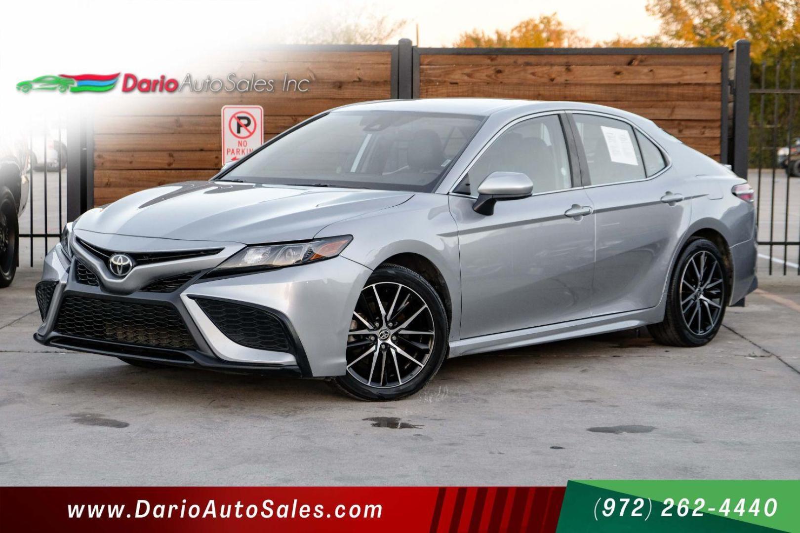 2021 SILVER Toyota Camry SE (4T1G11AK6MU) with an 2.5L L4 DOHC 16V engine, 8-Speed Automatic transmission, located at 2401 E Main St., Grand Prairie, TX, 75050, (972) 262-4440, 32.748981, -96.969643 - Photo#0