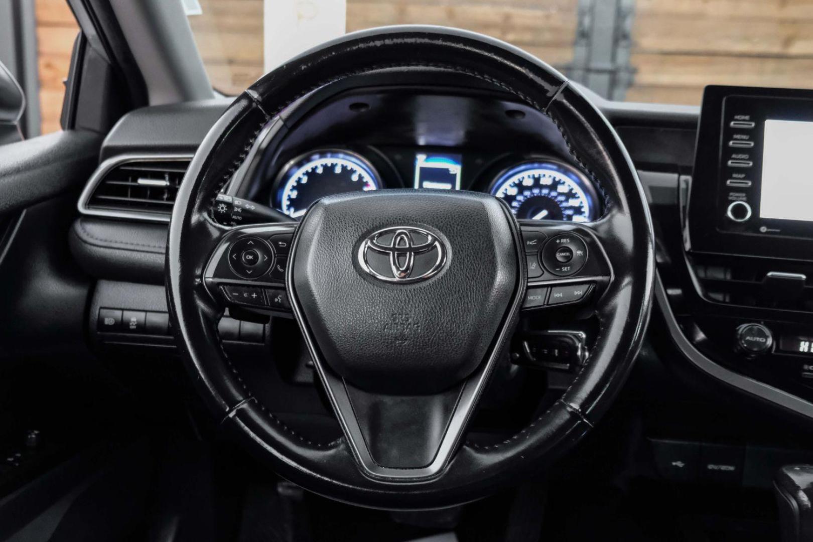 2021 SILVER Toyota Camry SE (4T1G11AK6MU) with an 2.5L L4 DOHC 16V engine, 8-Speed Automatic transmission, located at 2401 E Main St., Grand Prairie, TX, 75050, (972) 262-4440, 32.748981, -96.969643 - Photo#12