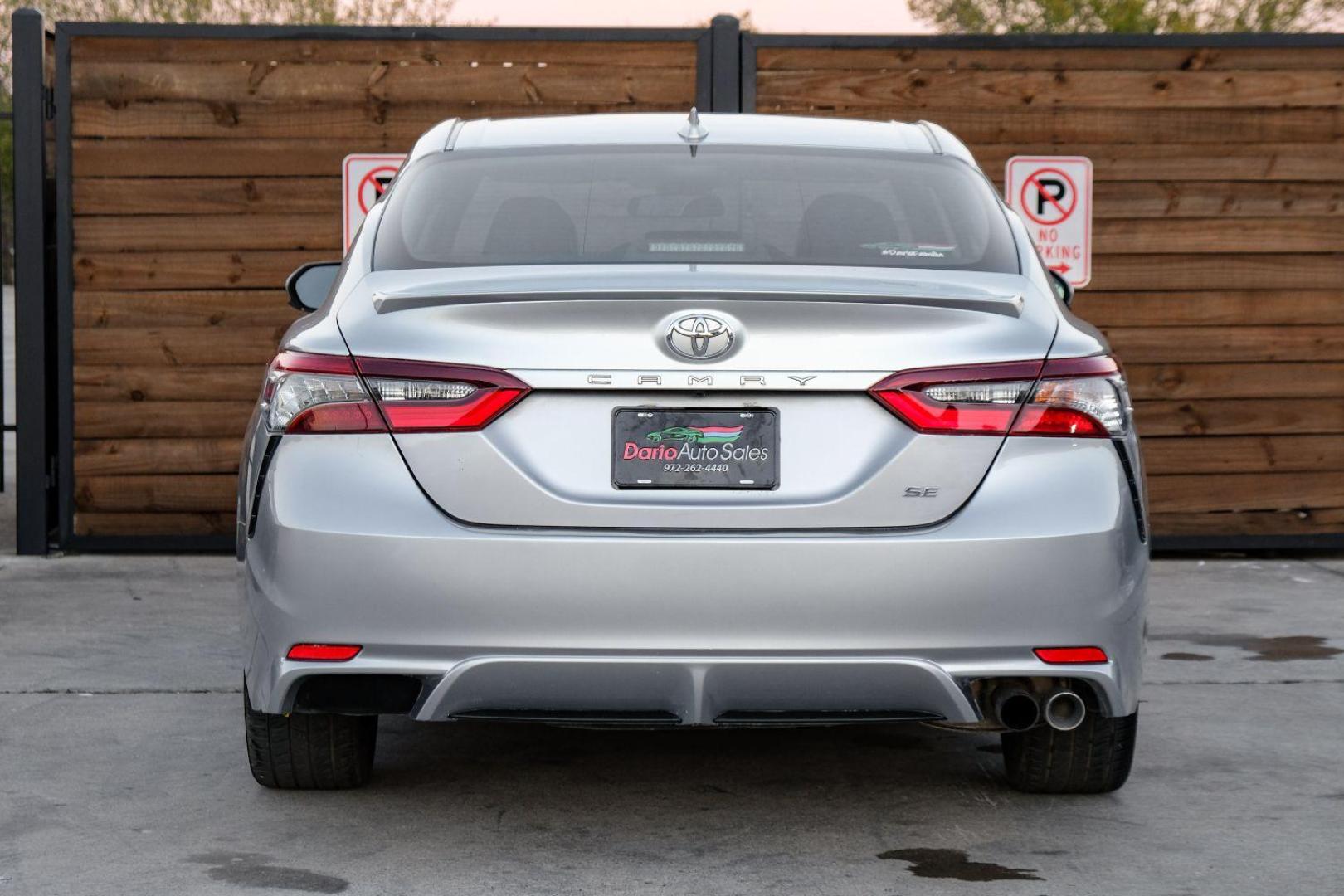 2021 SILVER Toyota Camry SE (4T1G11AK6MU) with an 2.5L L4 DOHC 16V engine, 8-Speed Automatic transmission, located at 2401 E Main St., Grand Prairie, TX, 75050, (972) 262-4440, 32.748981, -96.969643 - Photo#6